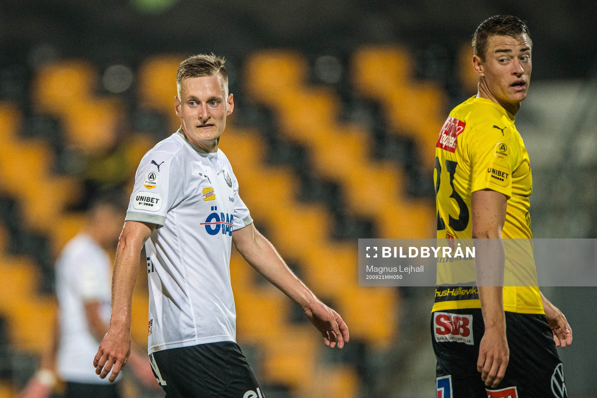 Örebros Rasmus Karjalainen  och Mjällbys Jesper Löfgren