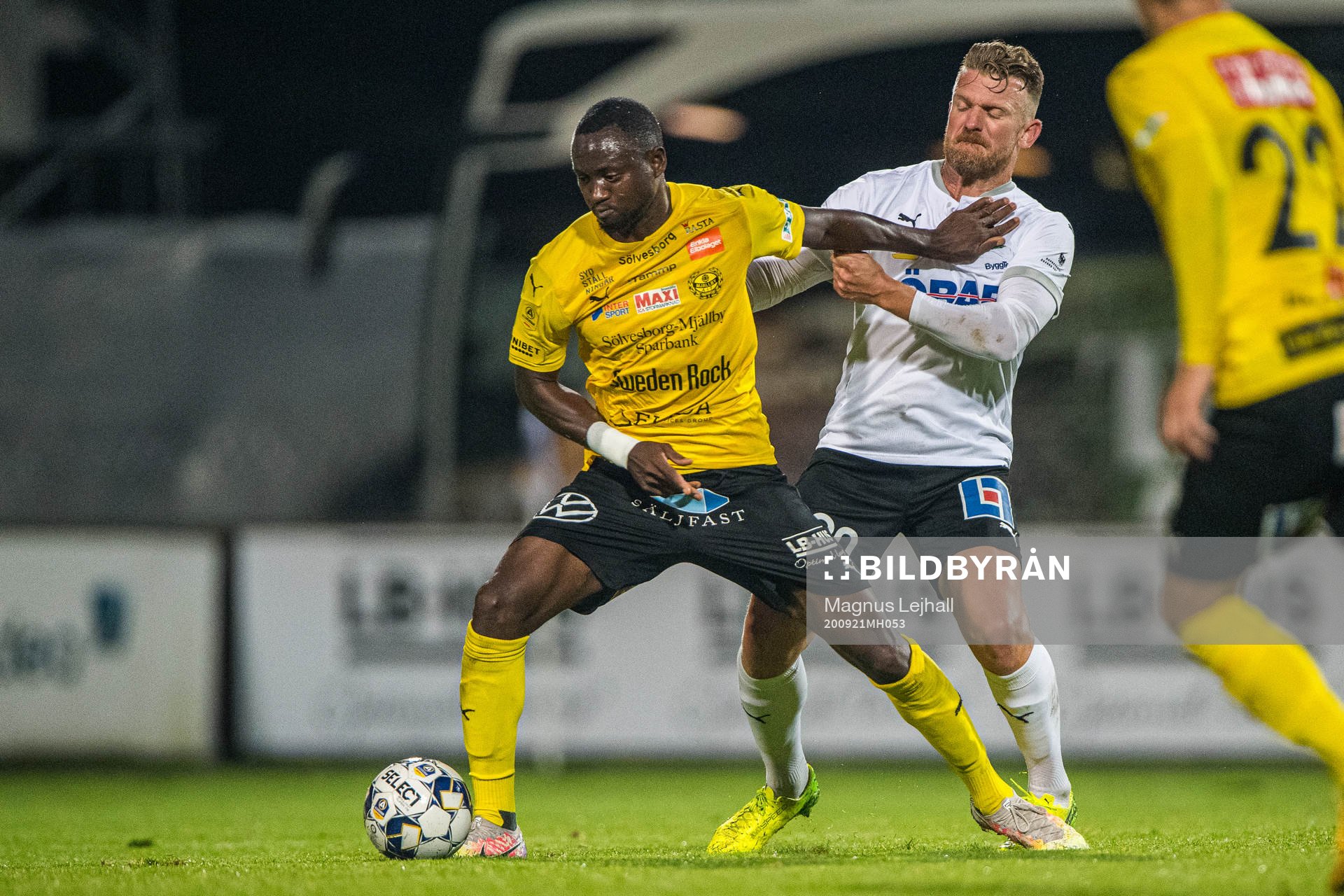 Mjällbys Moses Orwohicho Ogbu  och Örebros Michael
