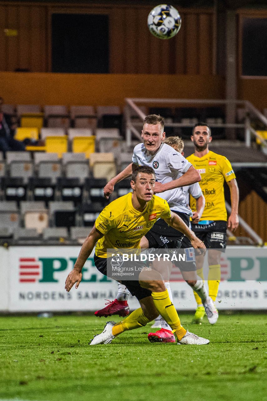 Mjällbys Jesper Löfgren och Örebros Rasmus Karjalainen