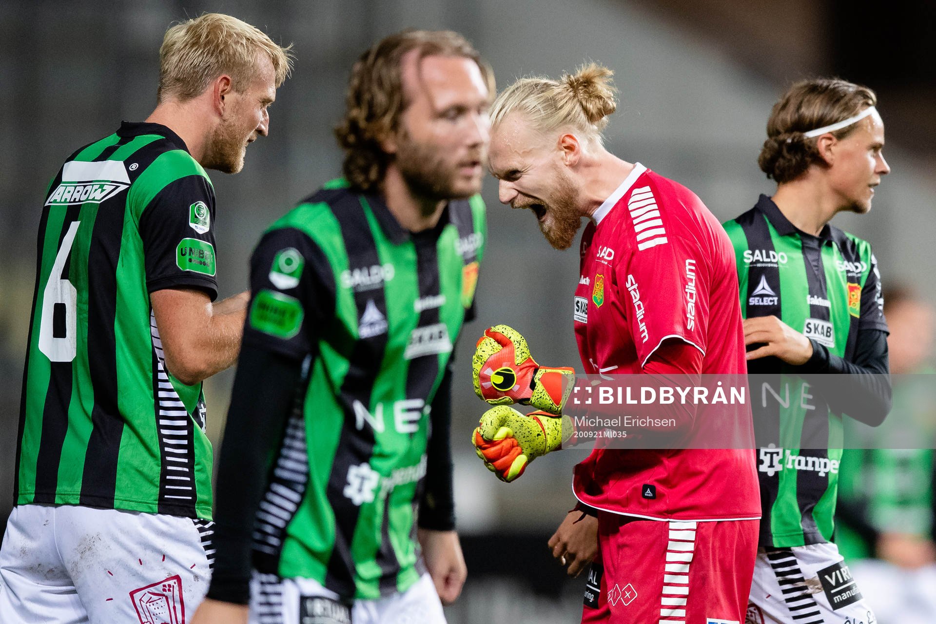 GAIS målvakt Mathias Karlsson jublar efter fotbollsmatchen i Superettan  mellan GAIS och Västerås SK den 21 september 2020 i Göteborg.