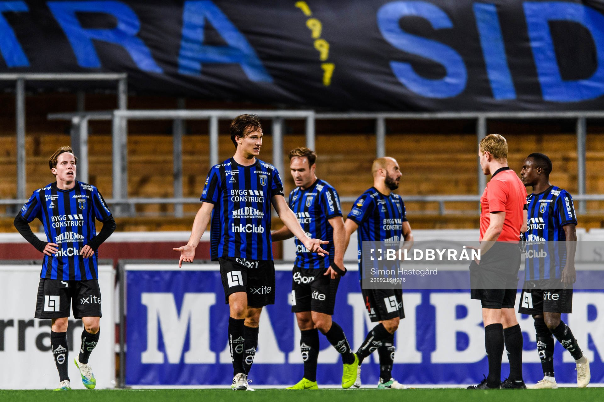 Sirius Hjalmar Ekdal reagerar på domaren