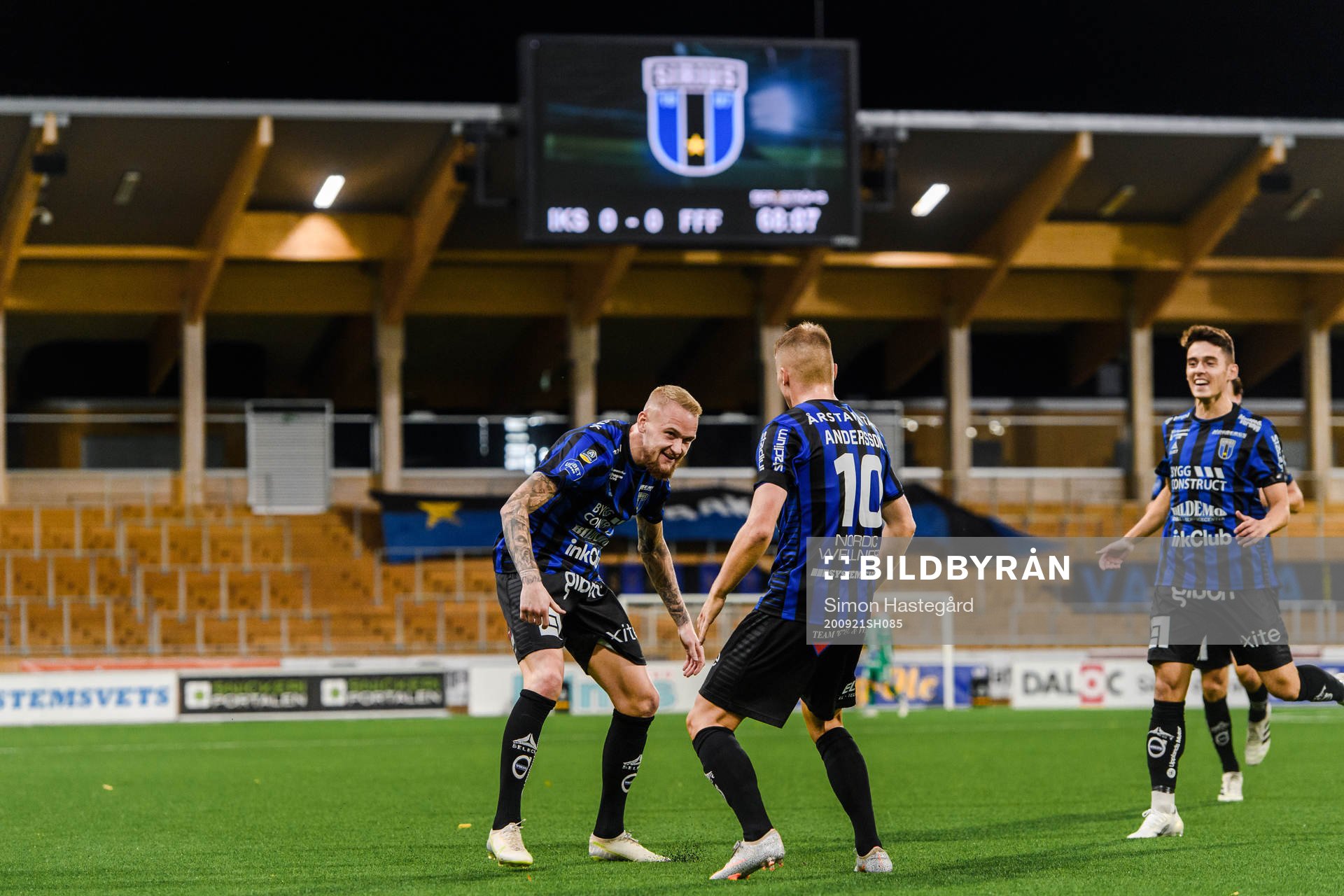Sirius Adam Ståhl och Elias Andersson jublar