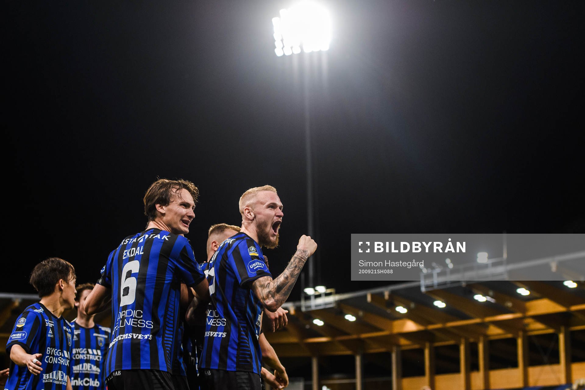 Sirius Hjalmar Ekdal och Adam Ståhl jublar