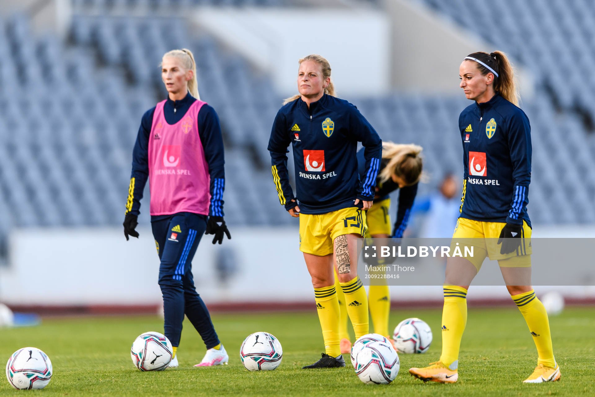 Sofia Jakobsson , Anna Anvegård and Kosovare Asllani of