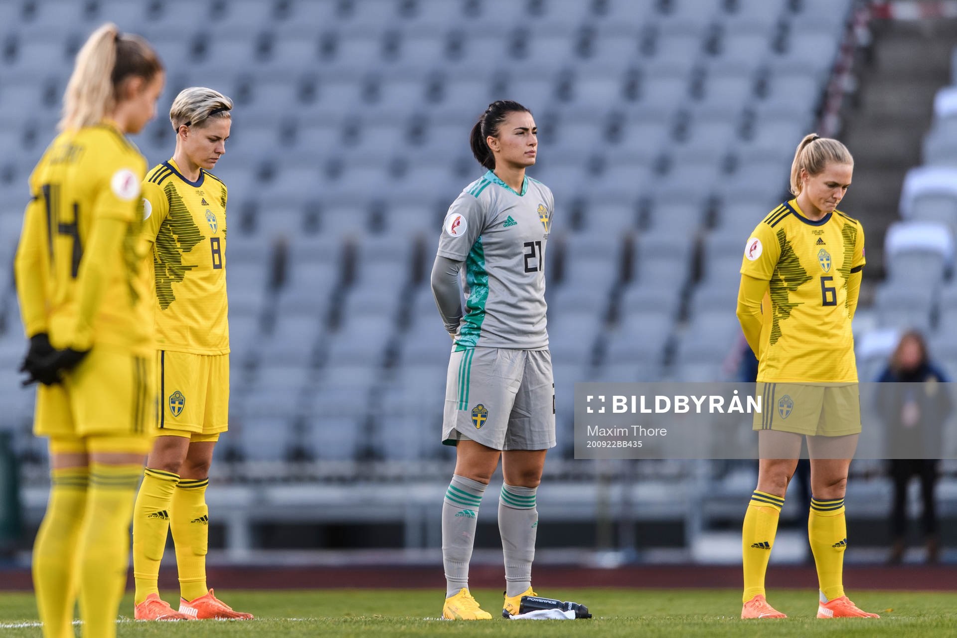 Lina Hurtig, goalkeeper Zecira Musovic and Magdalena Eriksson of Sweden during a moment of silence for the late Lars-Åke Lagrell, former president of the Swedish Football Association, ahead of the UEFA Women's Euro Qualifier football match between Iceland and Sweden on September 22, 2020 in Reykjavik.
