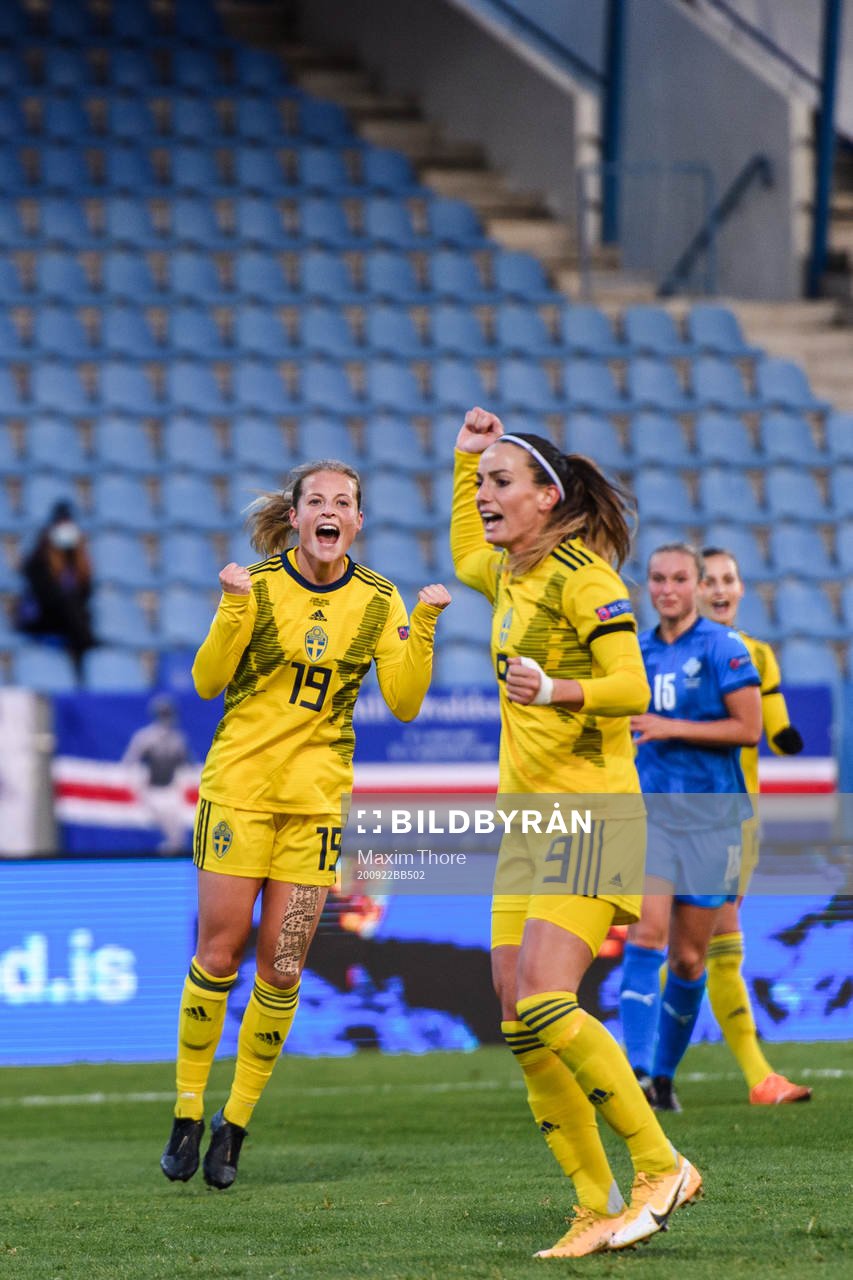 Kosovare Asllani and Anna Anvegård of Sweden celebrate the
