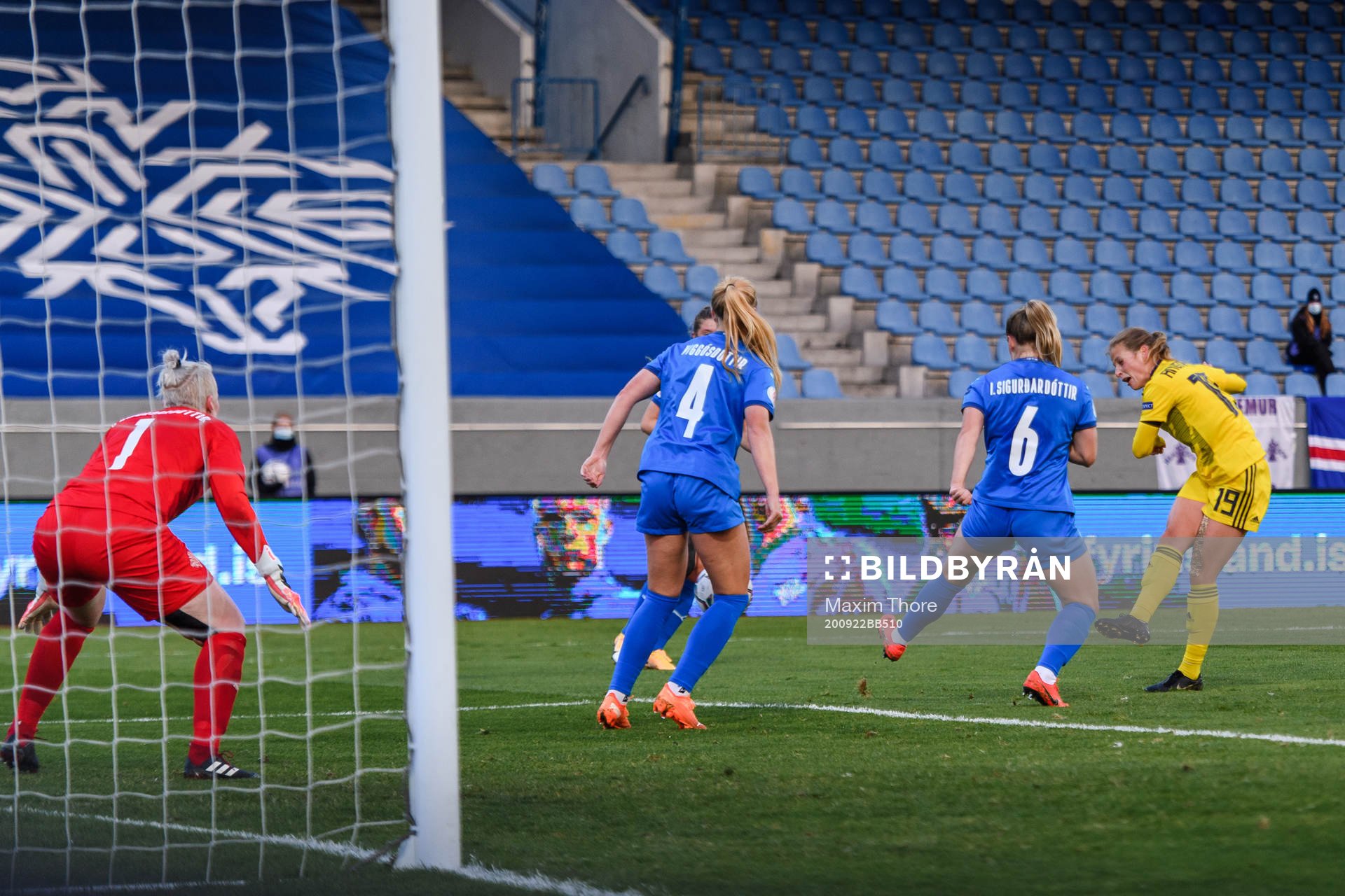 Anna Anvegård of Sweden scores the 0-1 goal