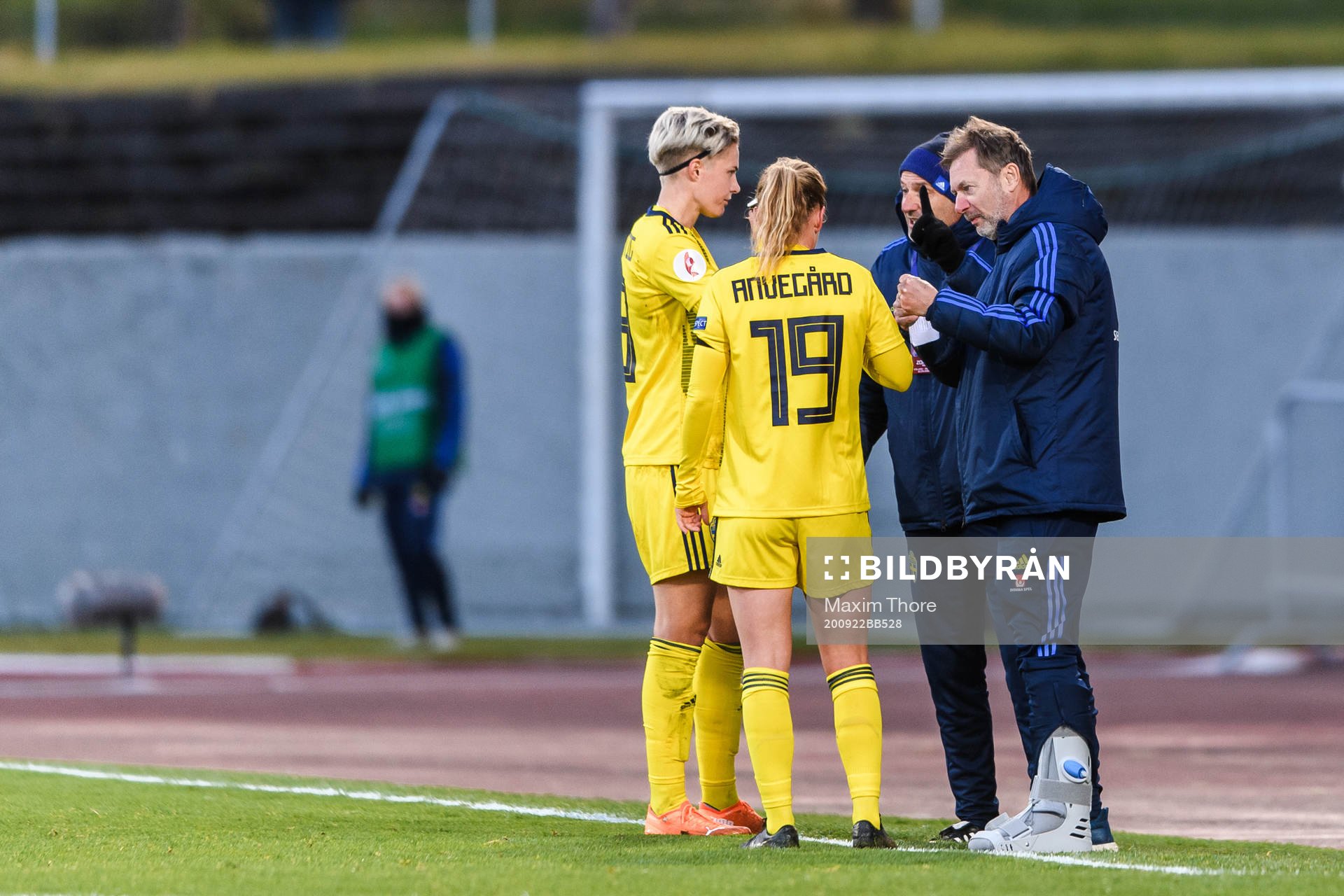 Lina Hurtig and Anna Anvegård with assistant coach Magnus