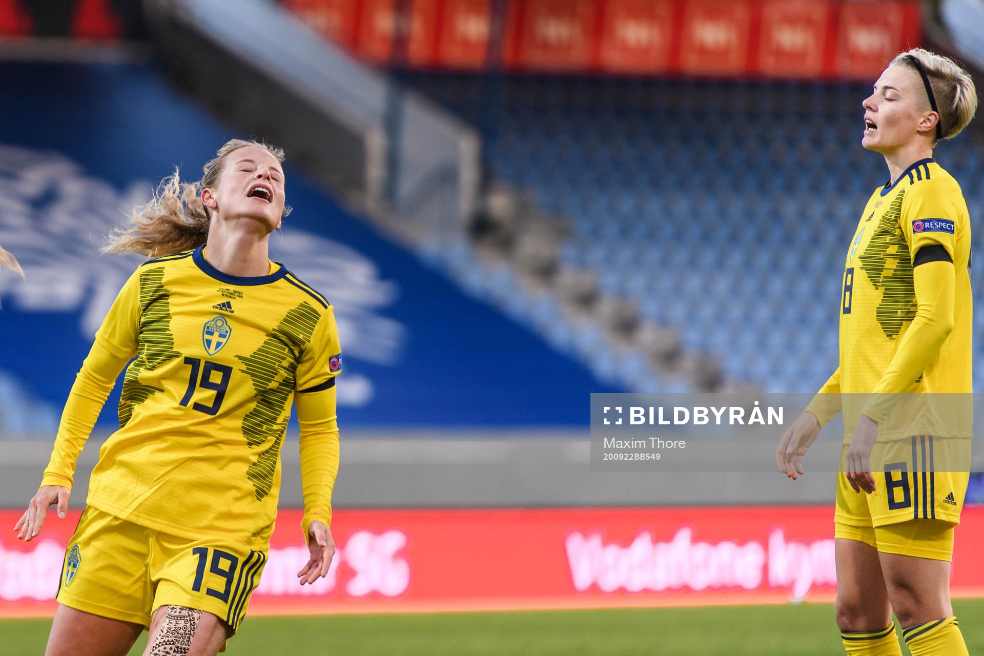 Anna Anvegård and Lina Hurtig of Sweden look dejected