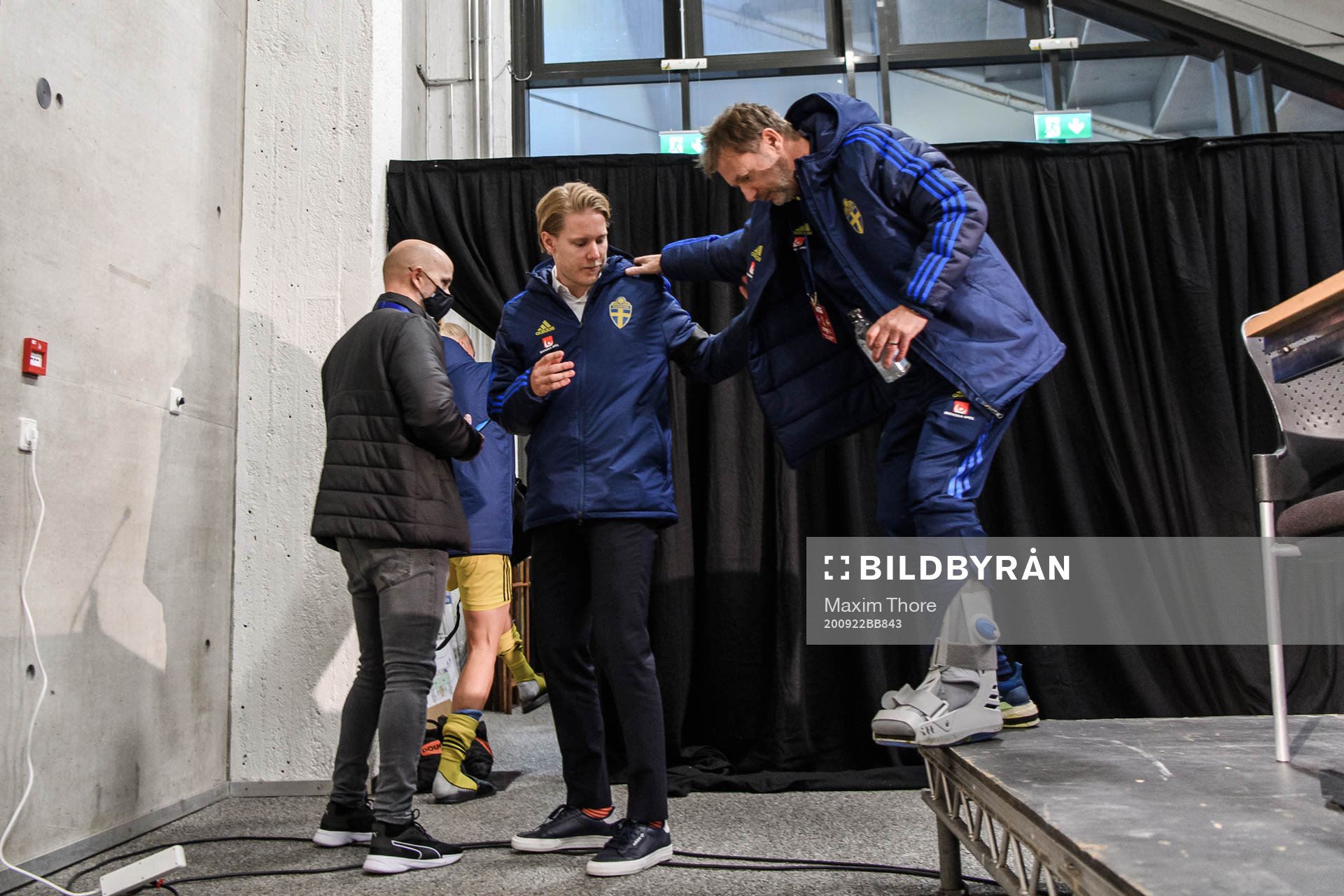 Media officer Fredrik Madestam and head coach Peter