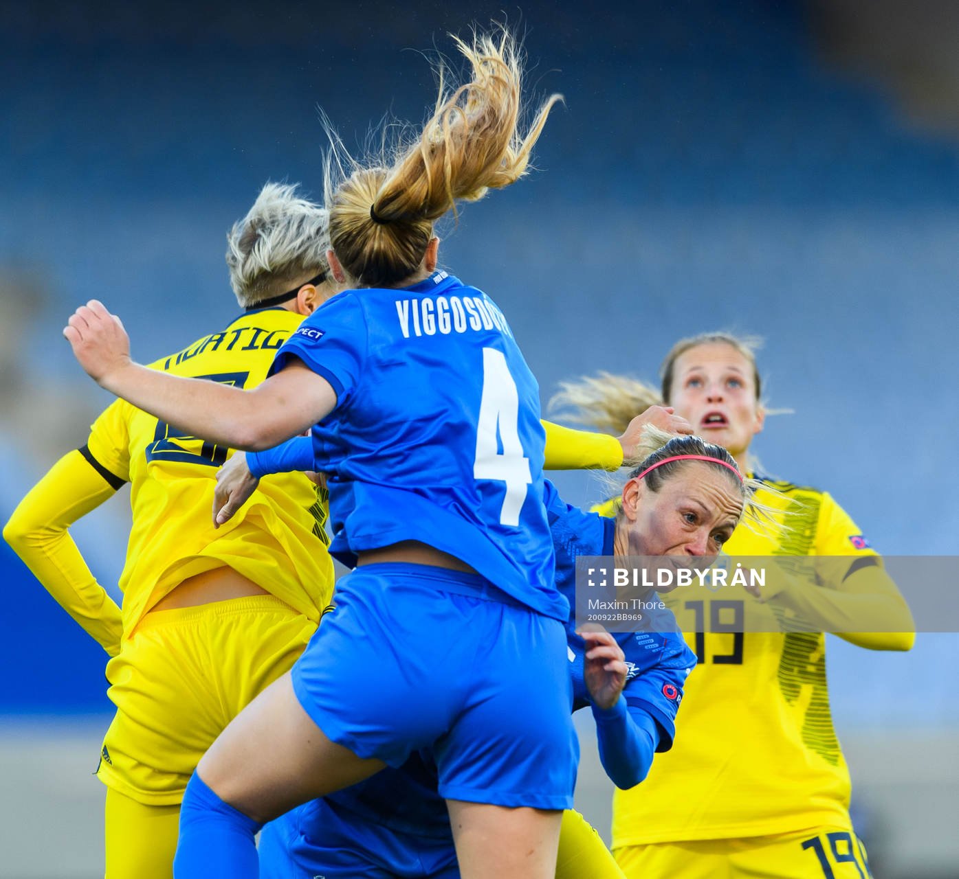 Lina Hurtig and Anna Anvegård of Sweden against Gunnhildur