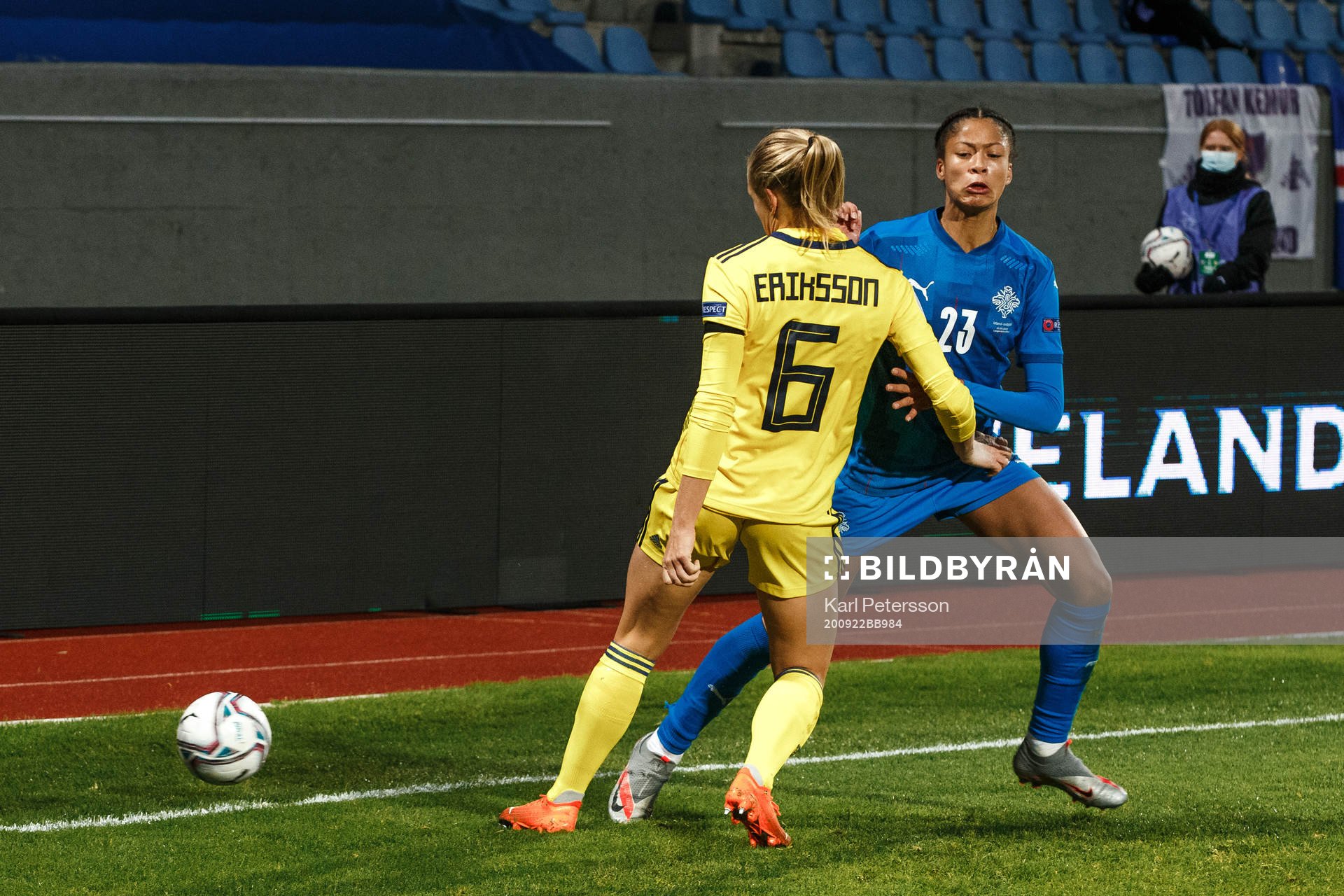 Magdalena Eriksson of Sweden and Sveindís Jane