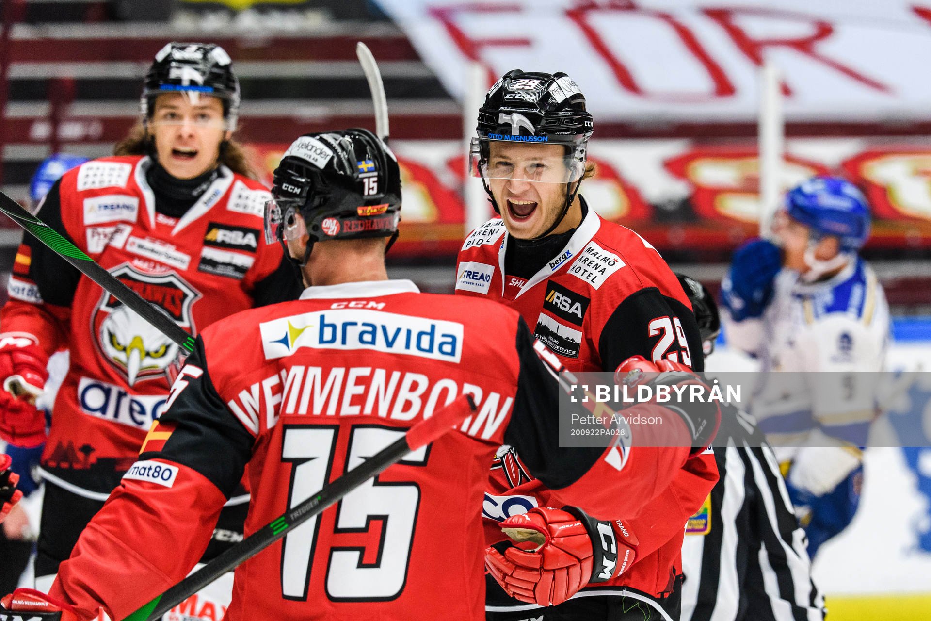 Malmö Redhawks Axel Wemmenborn och Eric Engstrand jublar