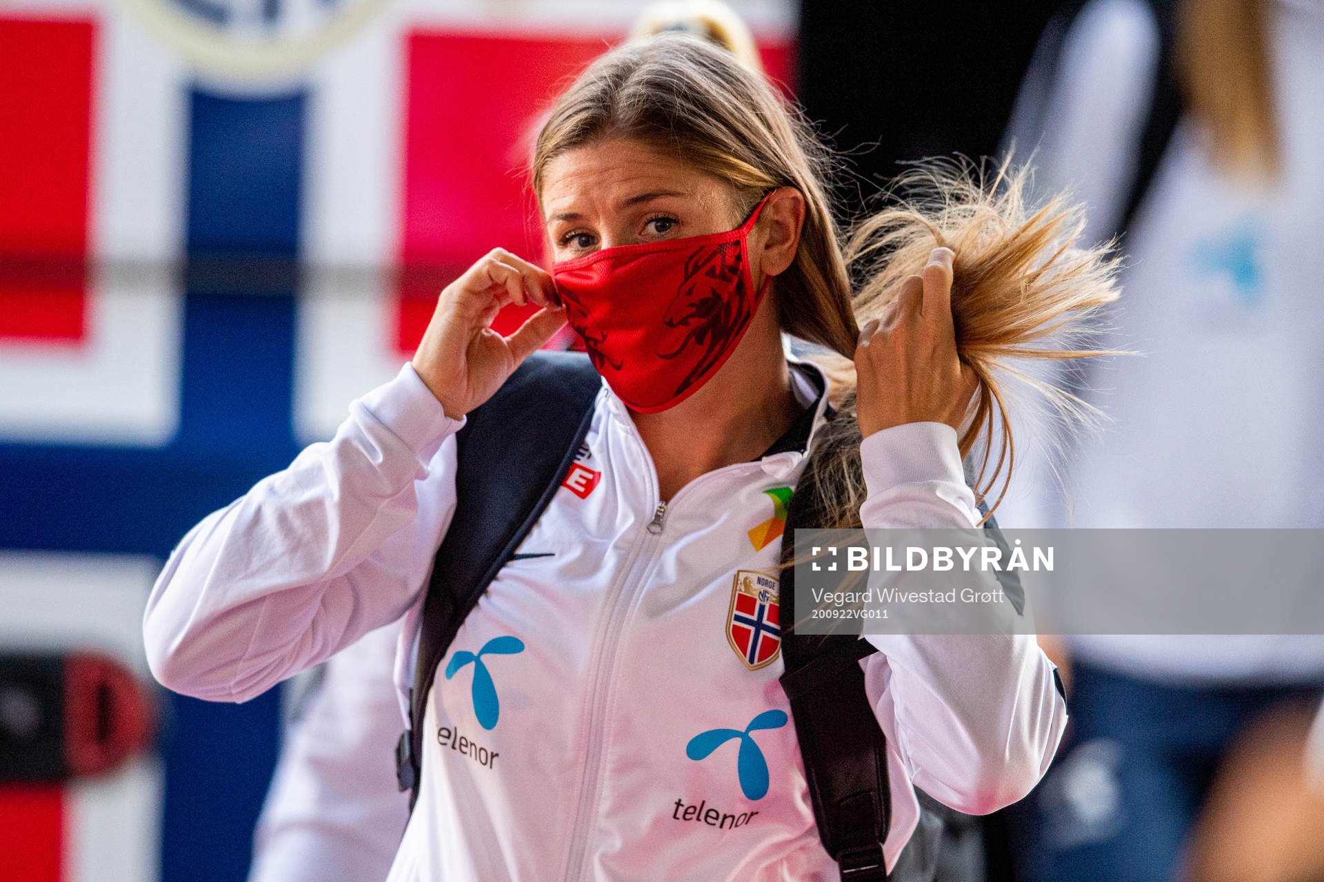Maren Mjelde of Norway arrives wearing a face mask