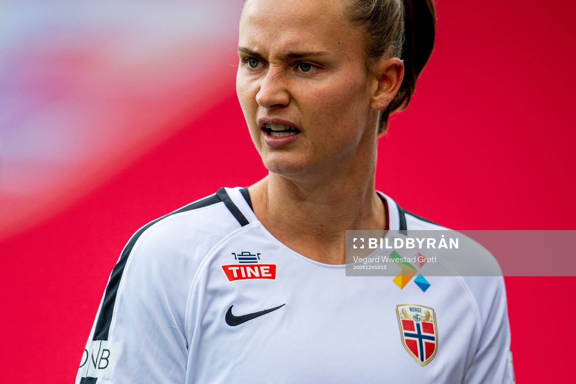 Caroline Graham Hansen of Norway warms up