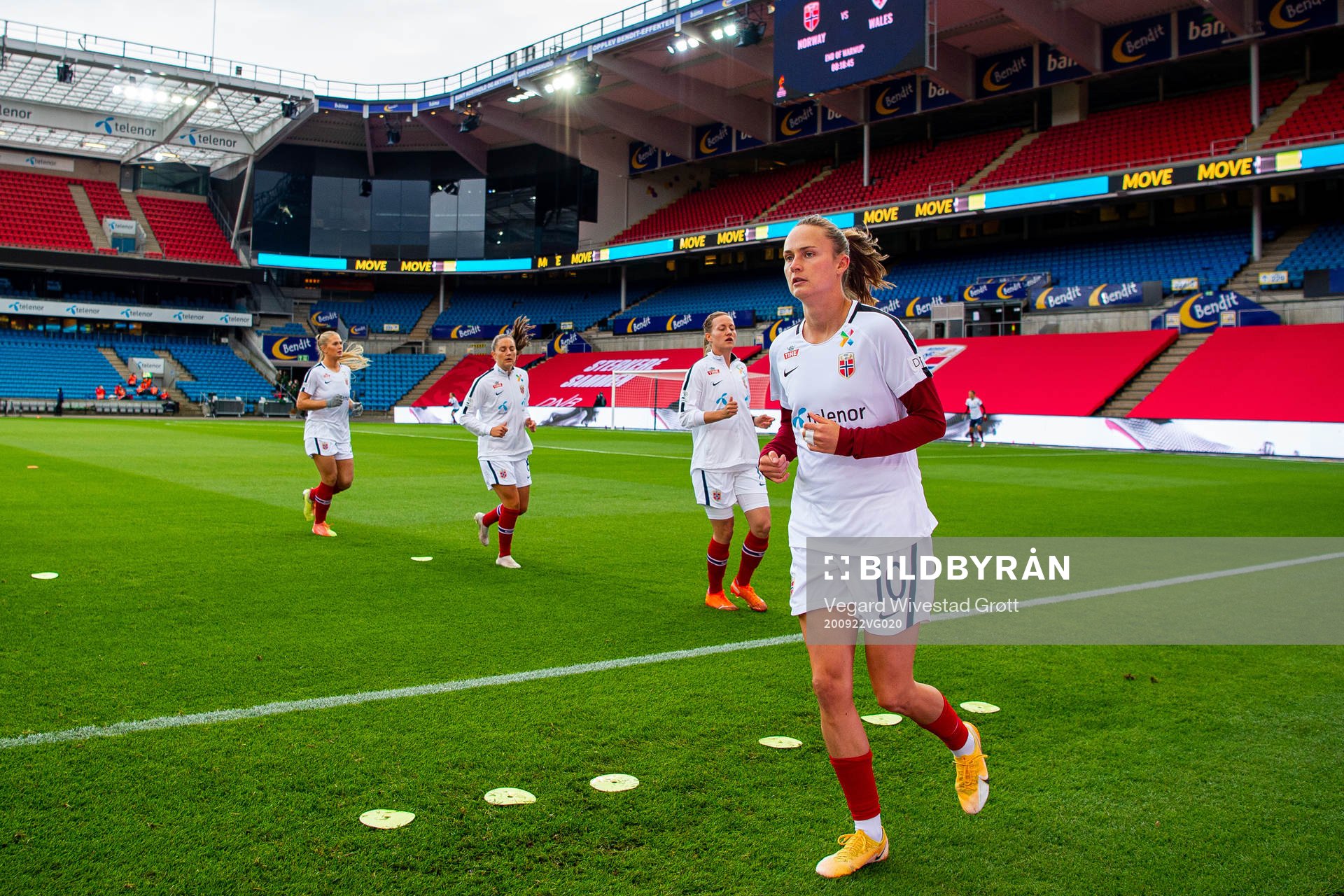 Caroline Graham Hansen of Norway warms up