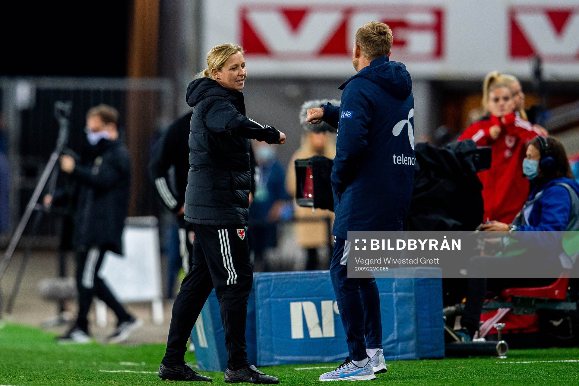 Jayne Ludlow, head coach of Wales, and Martin Sjögren,