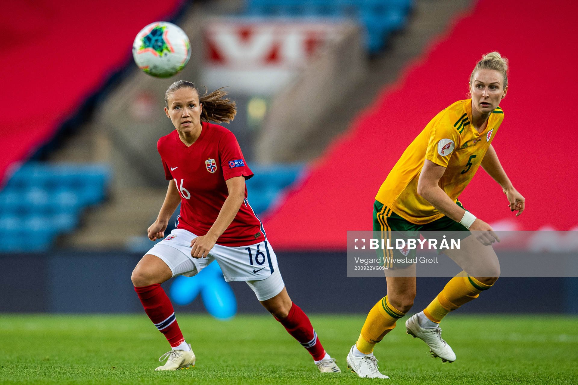 Guro Reiten of Norway and Rhiannon Roberts of Wales