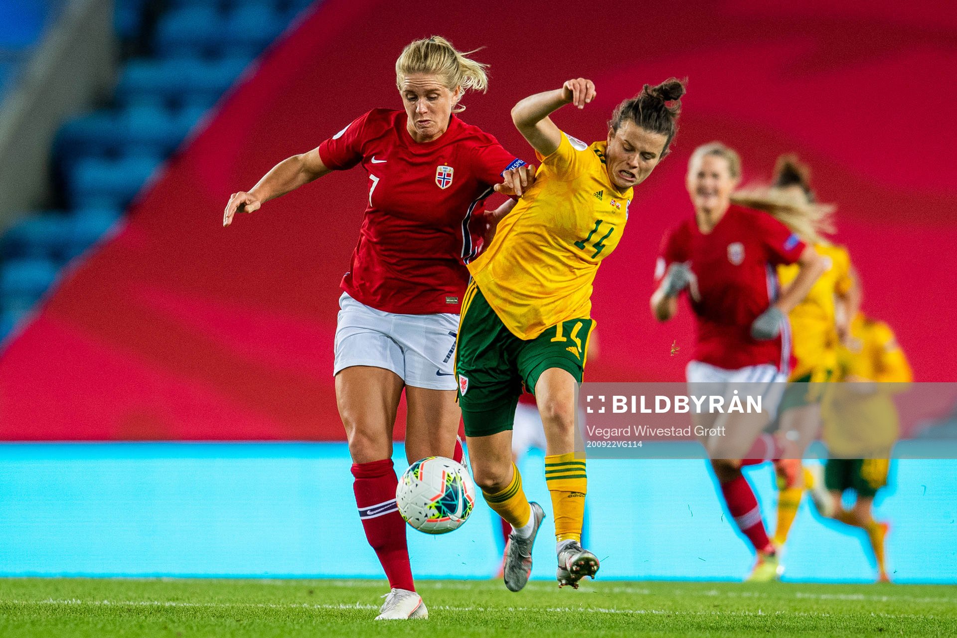 Elise Thorsnes of Norway and Hayley Ladd of Wales during the UEFA Women's Euro Qualifier football match between Norway and Wales on September 22, 2020 in Oslo.
