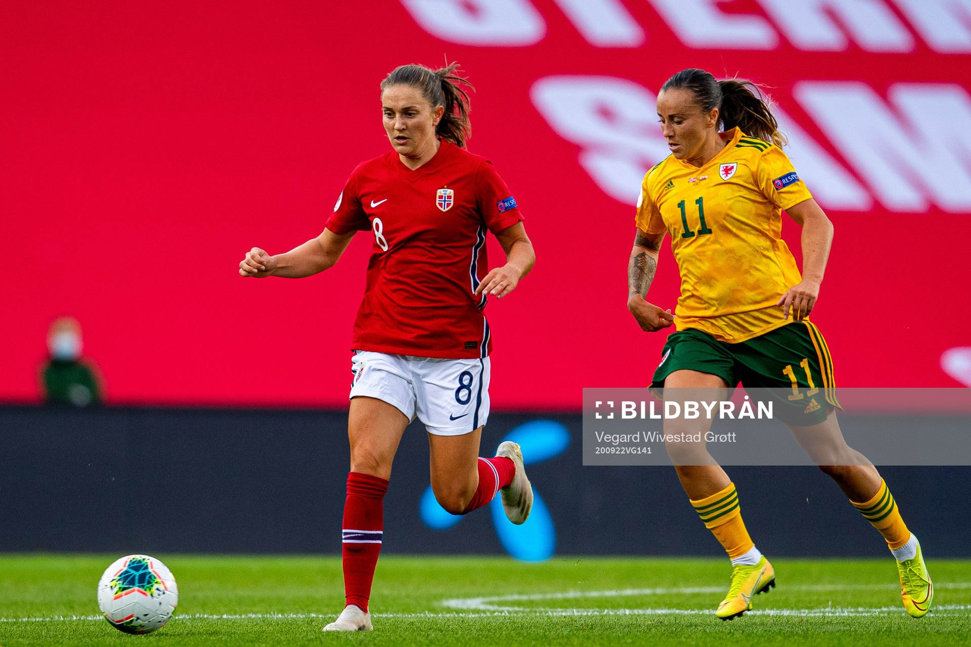 Vilde Bøe Risa of Norway and Natasha Harding of Wales during the UEFA Women's Euro Qualifier football match between Norway and Wales on September 22, 2020 in Oslo.