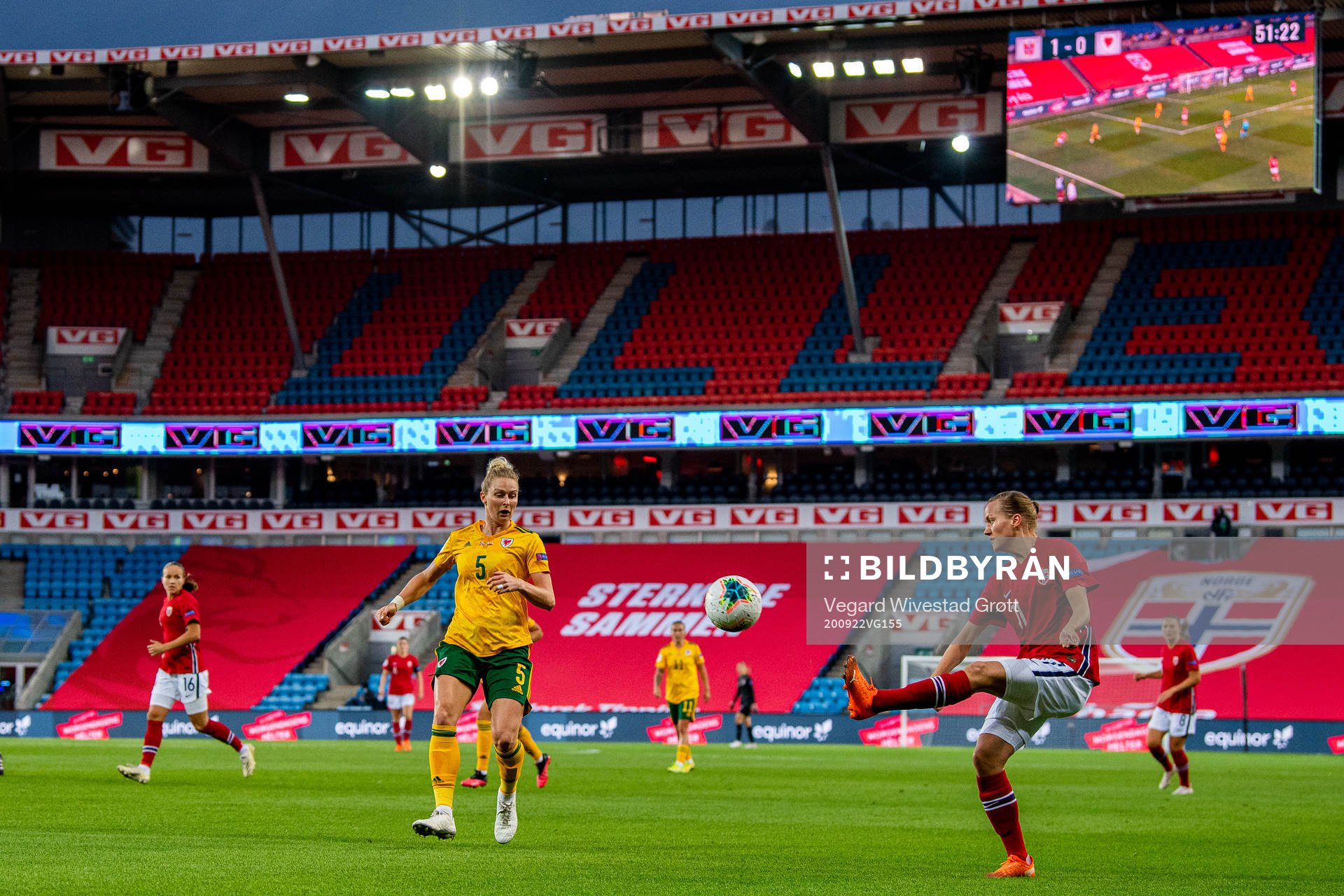 Rhiannon Roberts of Wales and Kristine Minde of Norway