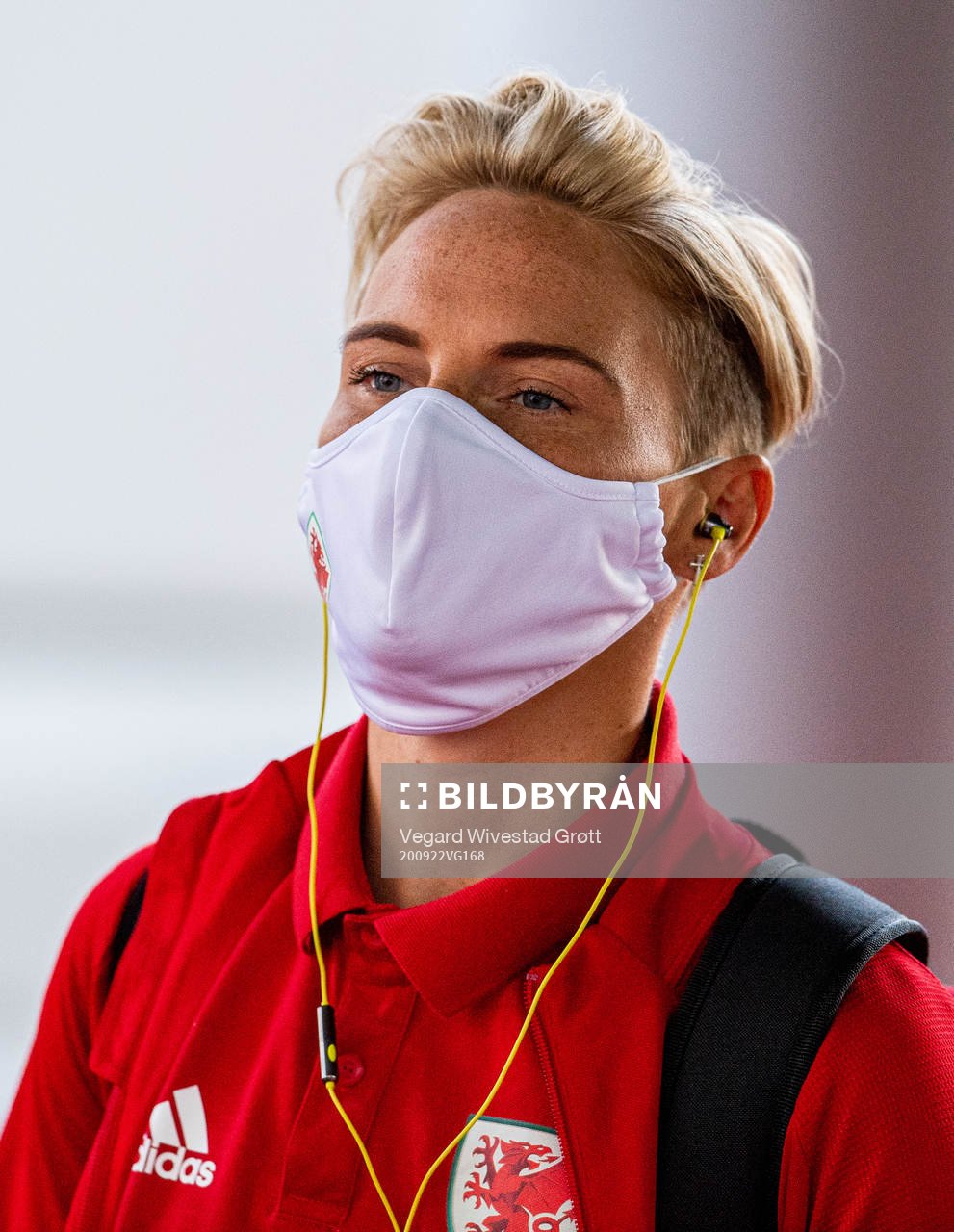 Jess Fishlock of Wales arrives wearing a face mask