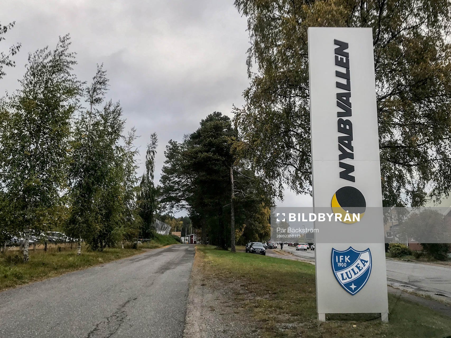 Skylt med Nyabvallen innan fotbollsmatchen I division 1