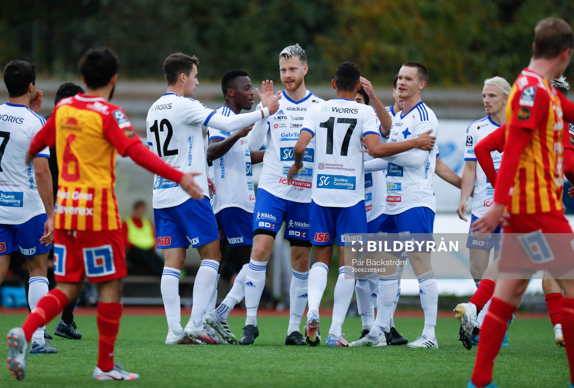 IFK Luleås William Olausson jublar med lagkamrater