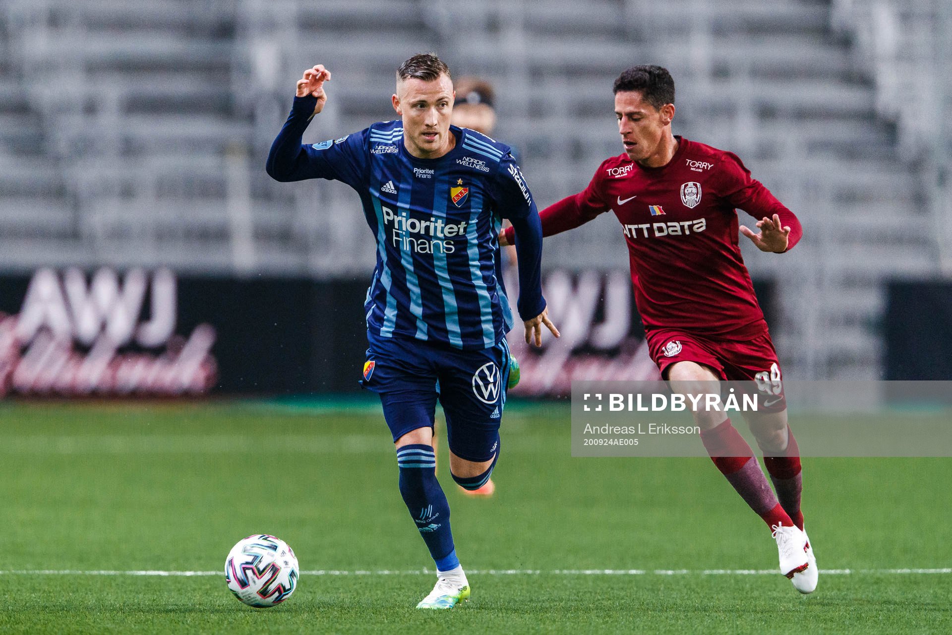 Fredrik Ulvestad of Djurgården and Mario Rondon of CFR Cluj