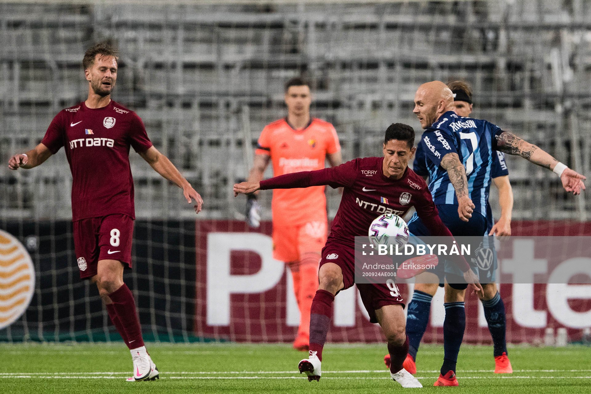 Mario Rondon of CFR Cluj and Magnus Eriksson of Djurgården