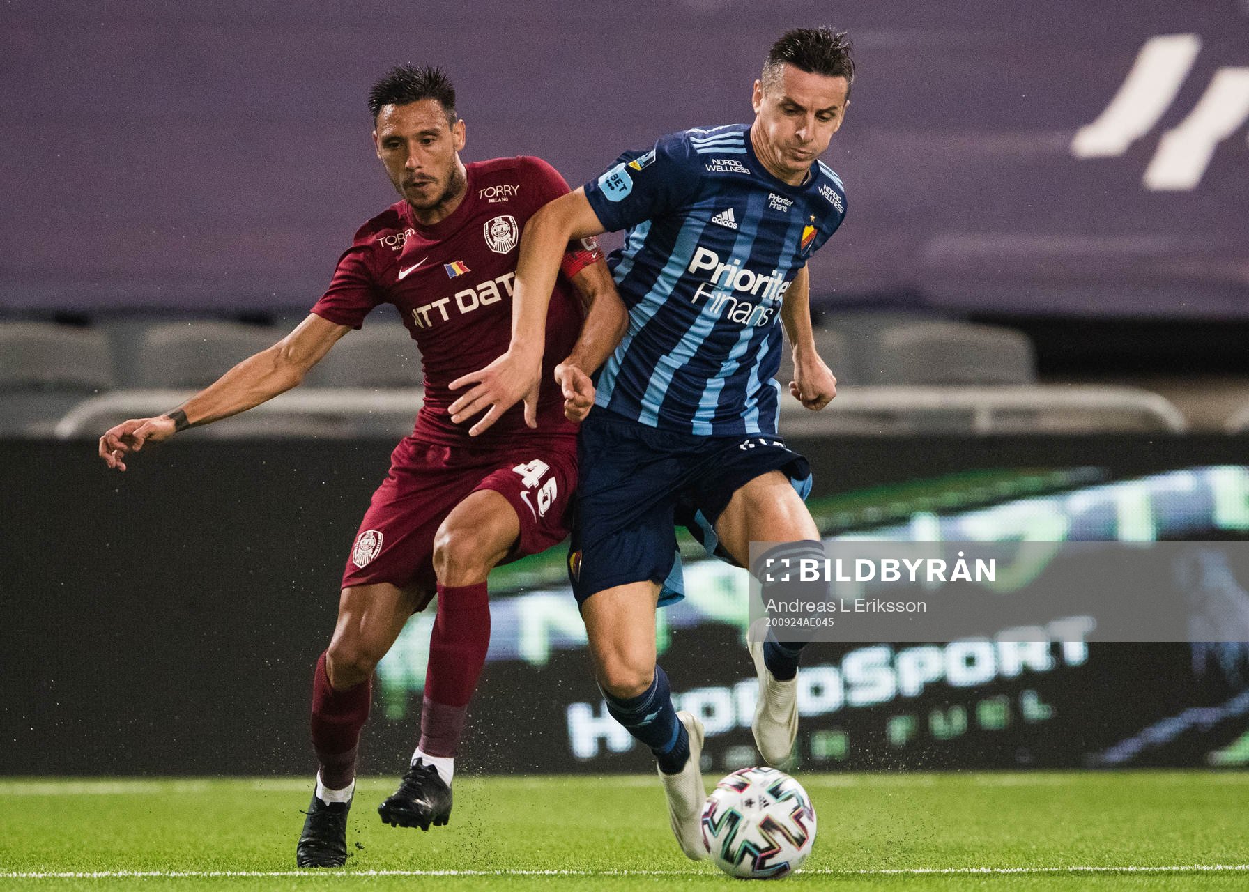 Mario Camora of CFR Cluj and Haris Radetinac of Djurgården