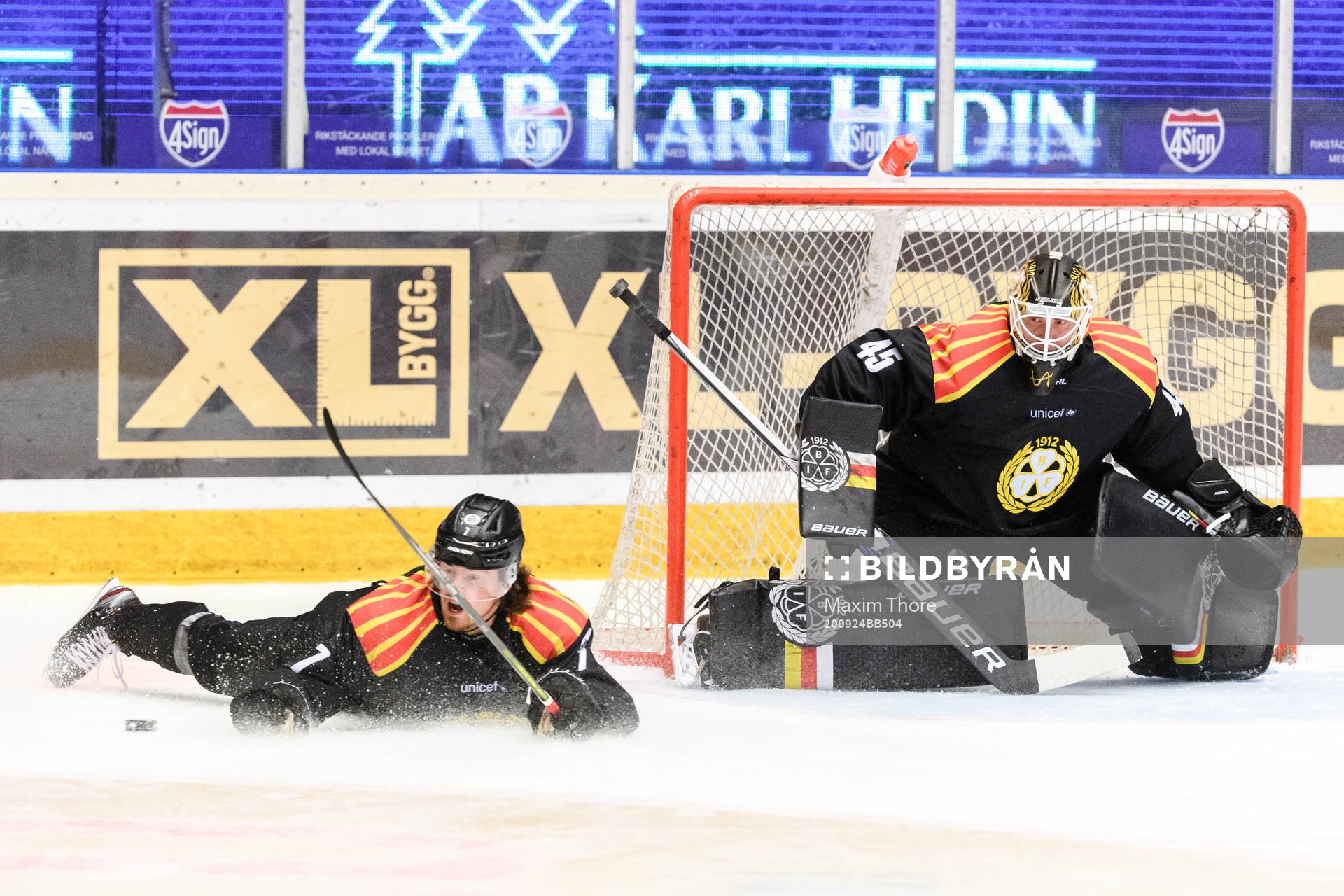 Brynäs Marcus Björk och målvakt Viktor Andrén