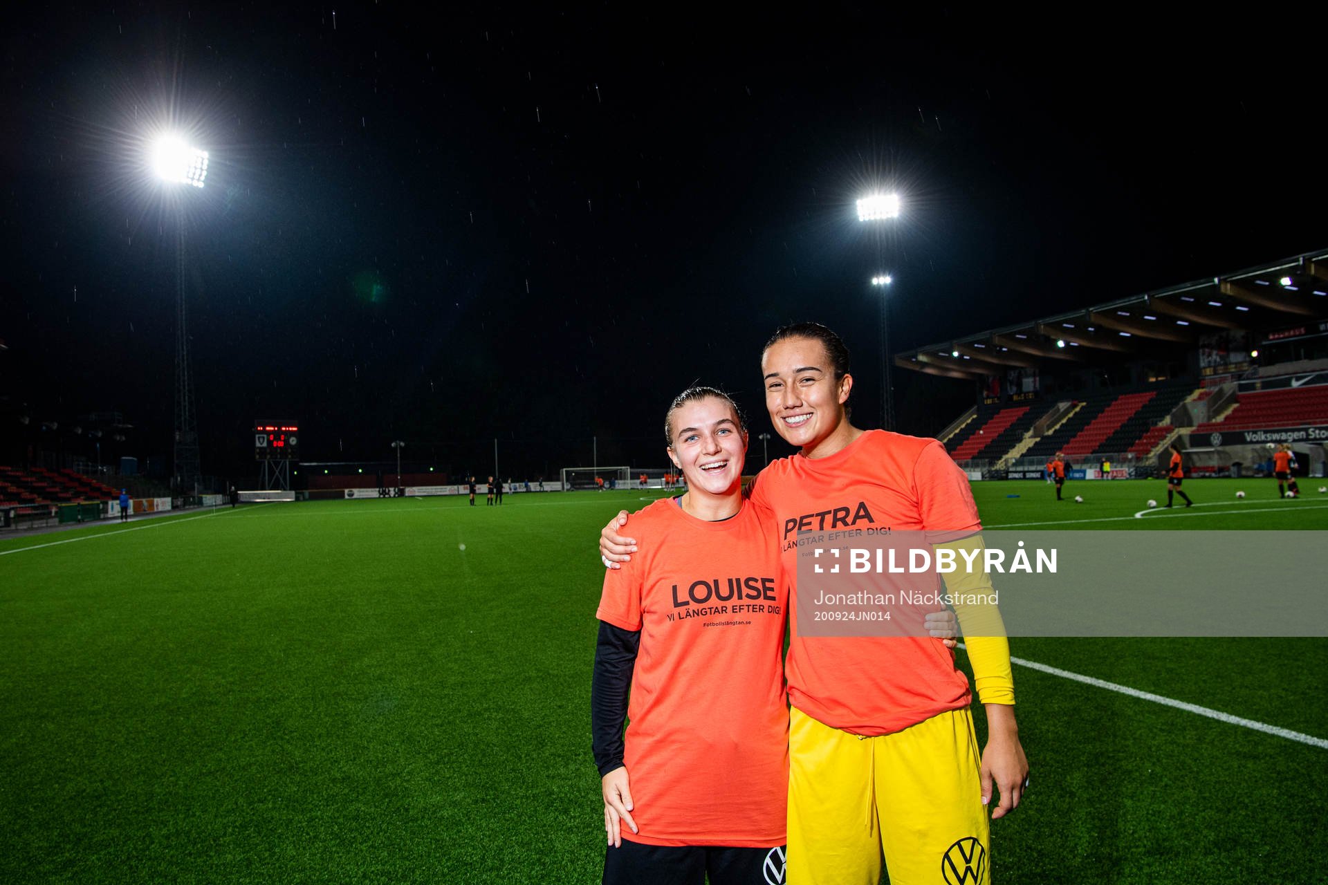 Brommapojkarnas Mathilda Lindström och målvakt Karolina