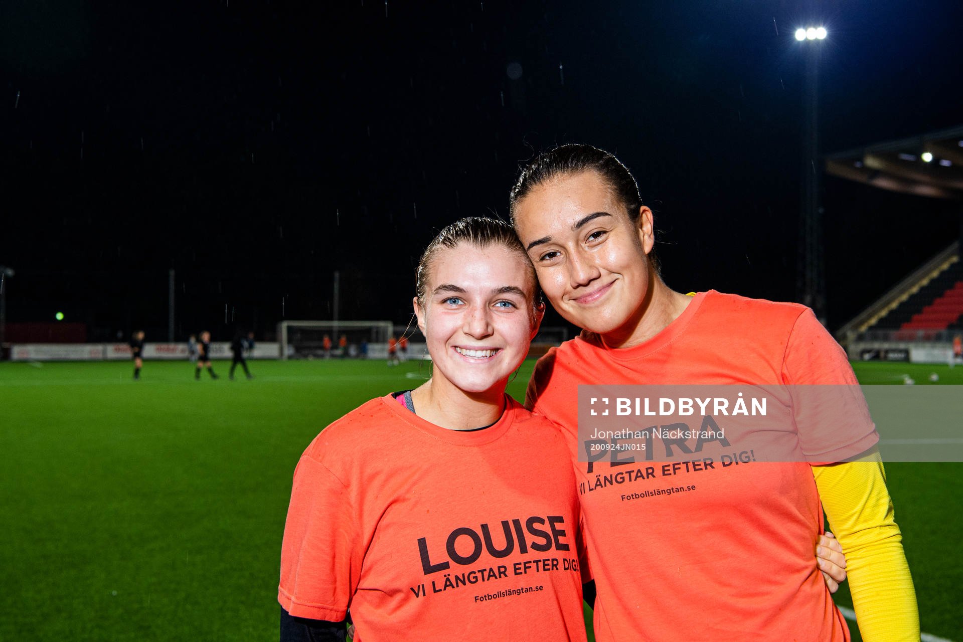 Brommapojkarnas Mathilda Lindström och målvakt Karolina