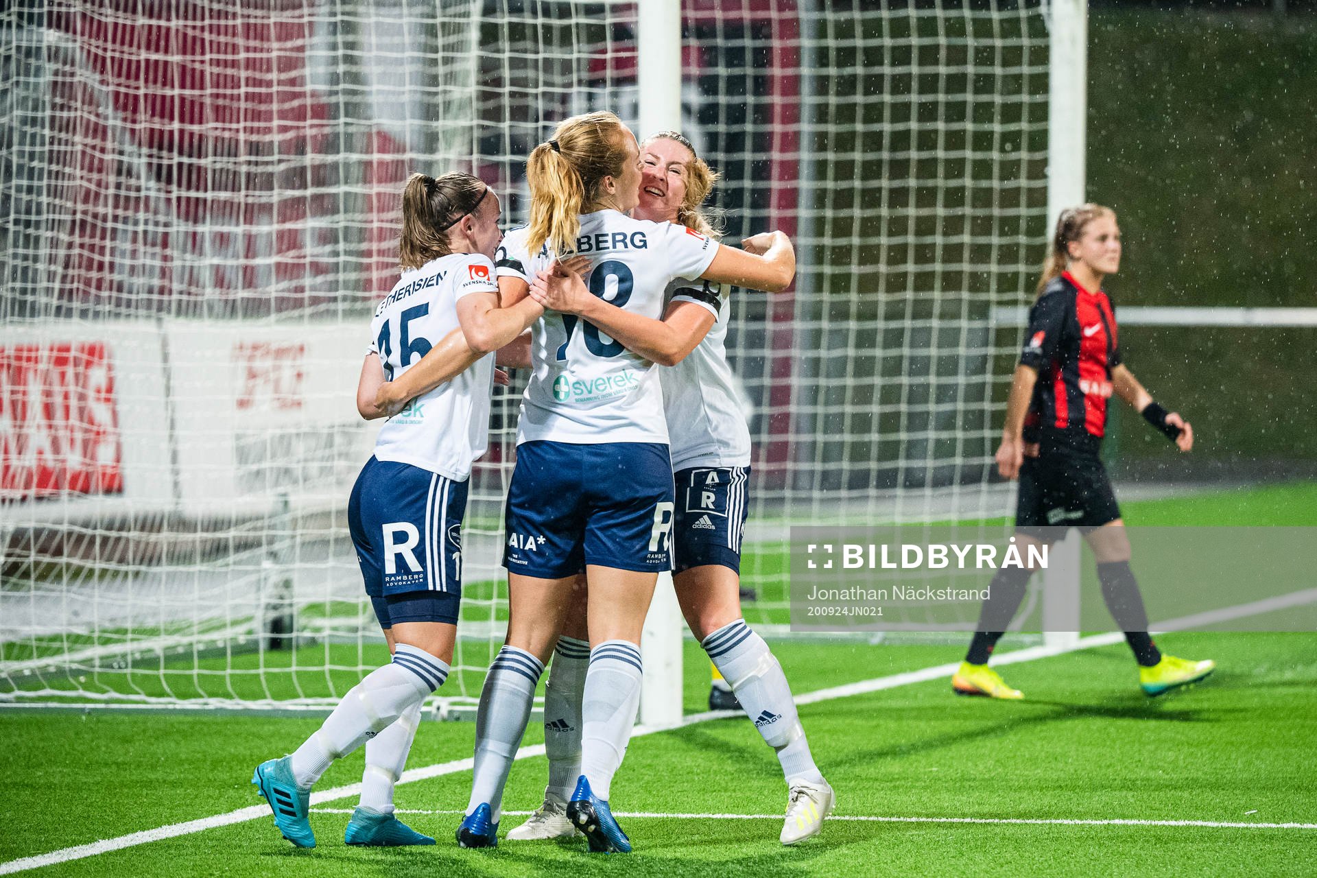 Älvsjös Alice Ahlberg jublar