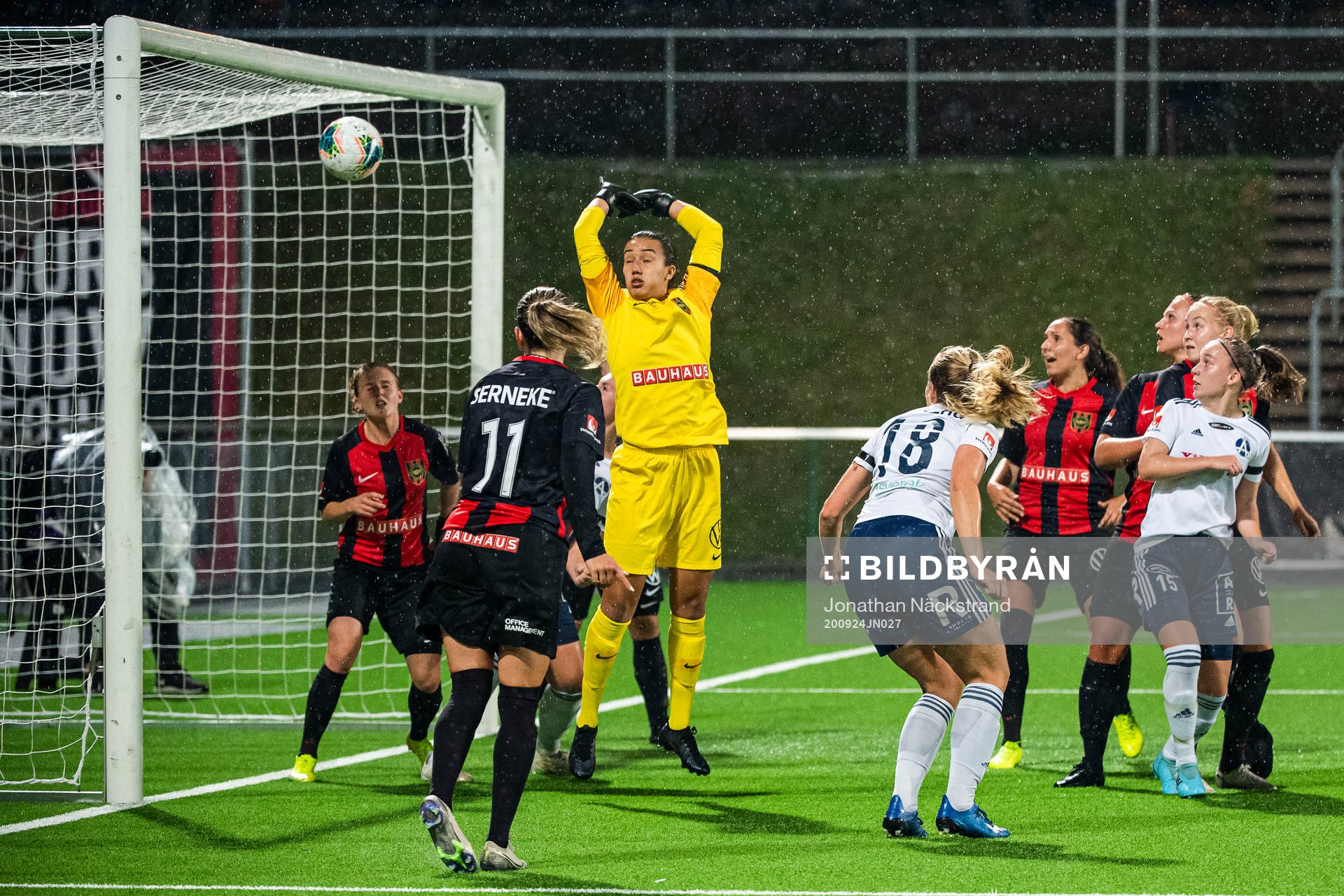 Älvsjös Alice Ahlberg gör 0-2