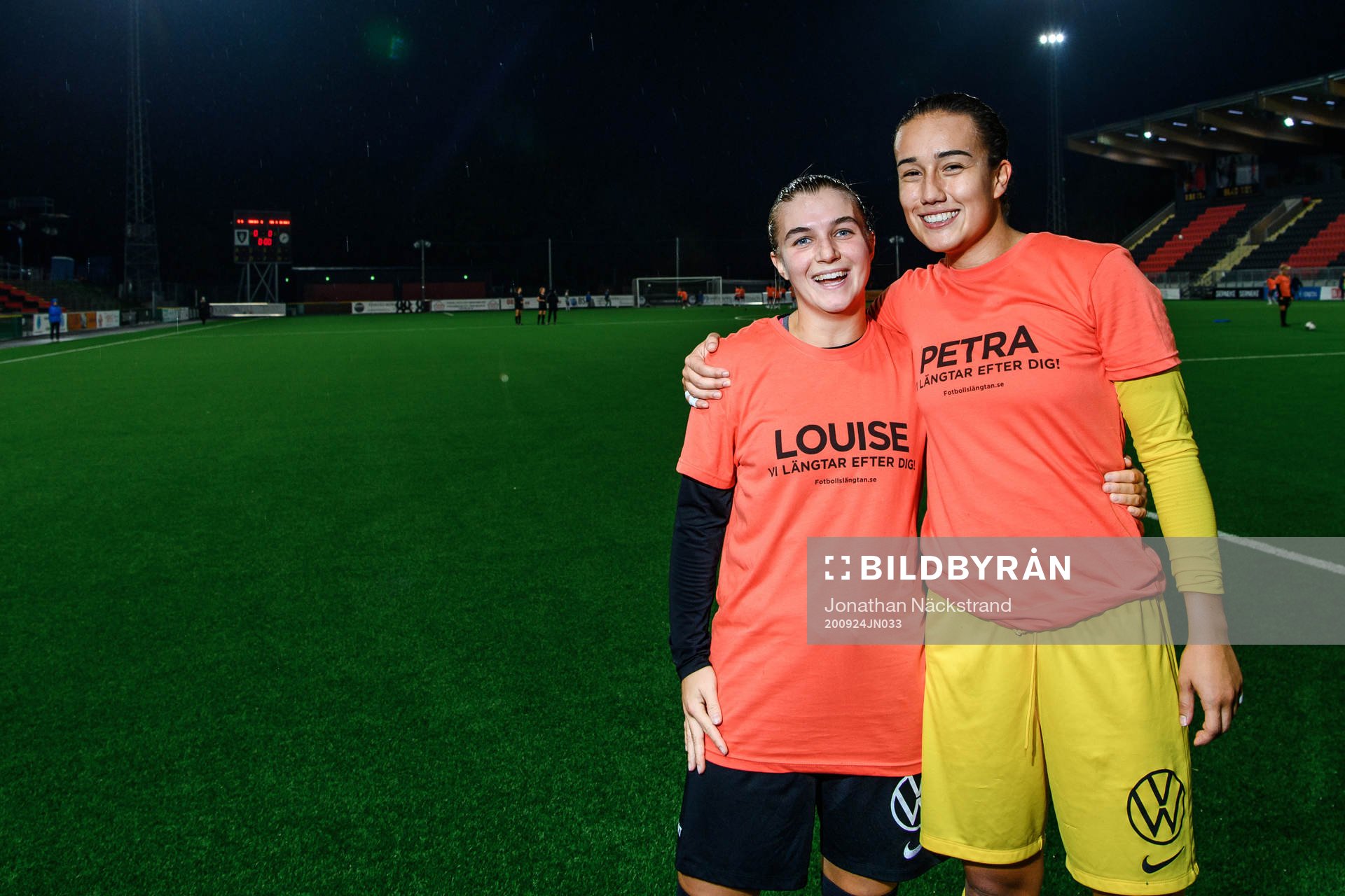 Brommapojkarnas Mathilda Lindström och målvakt Karolina