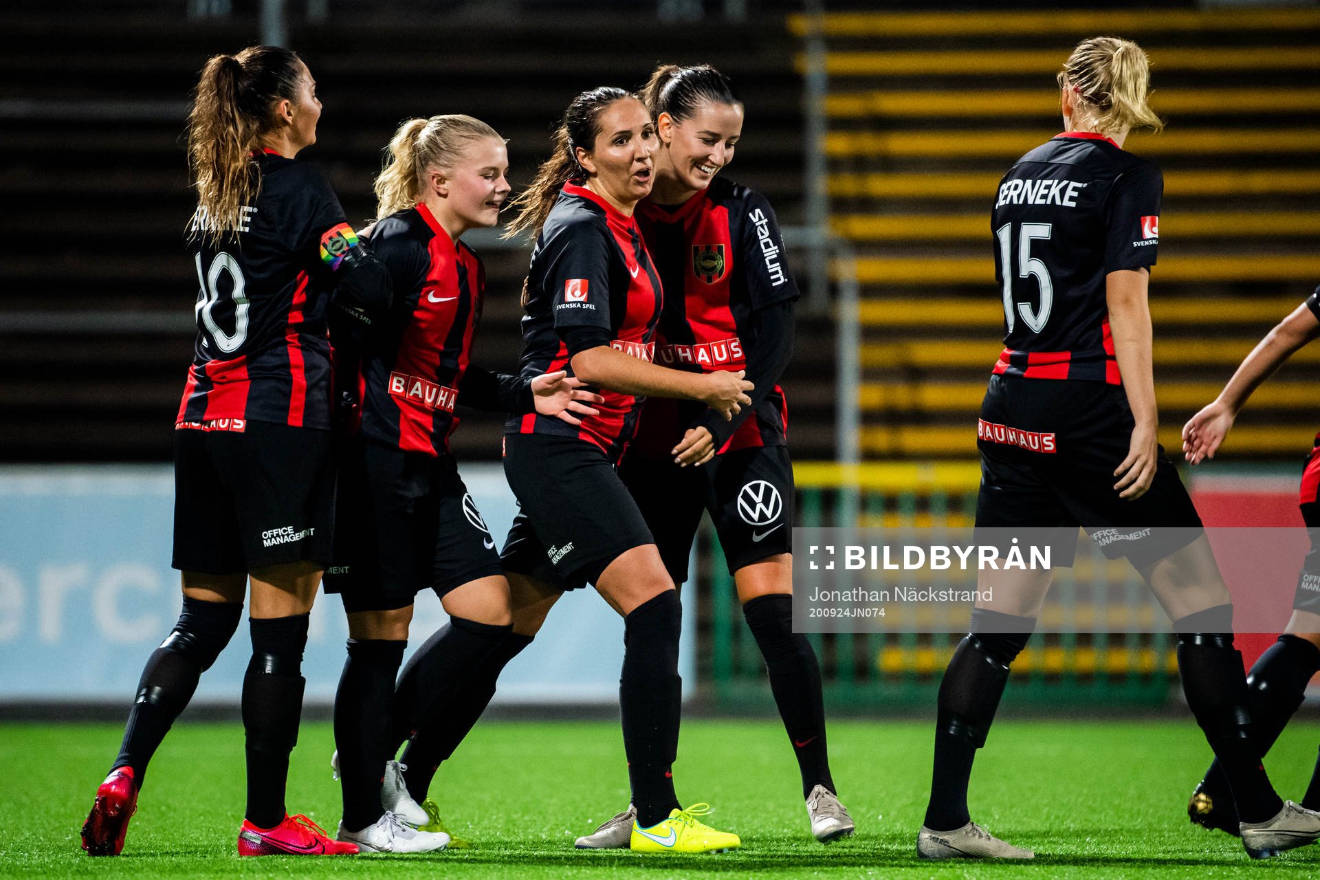 Brommapojkarnas spelare jublar