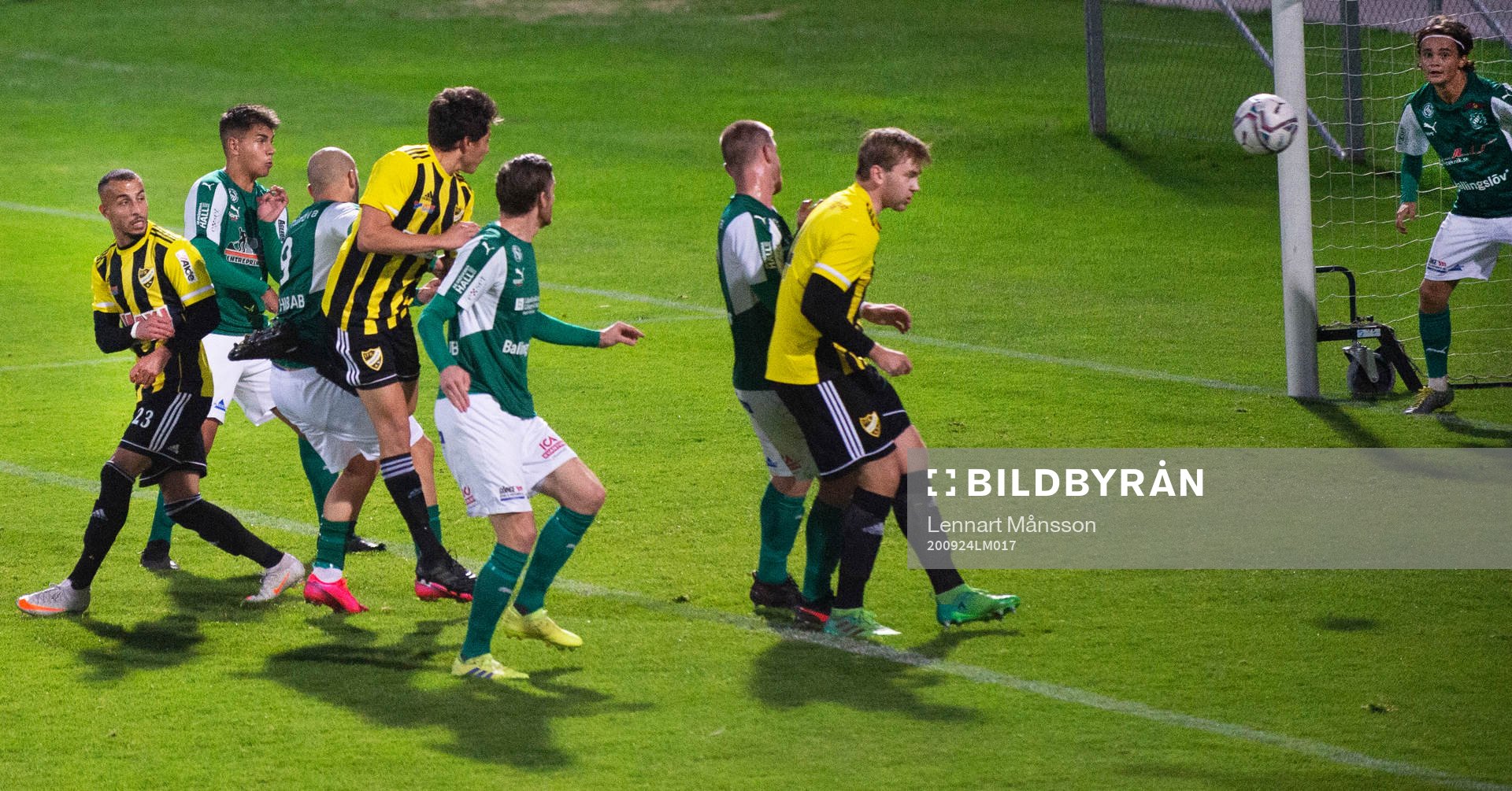 IFK Hässleholms Isak Orajärvi nickar in 1-1 i matchen