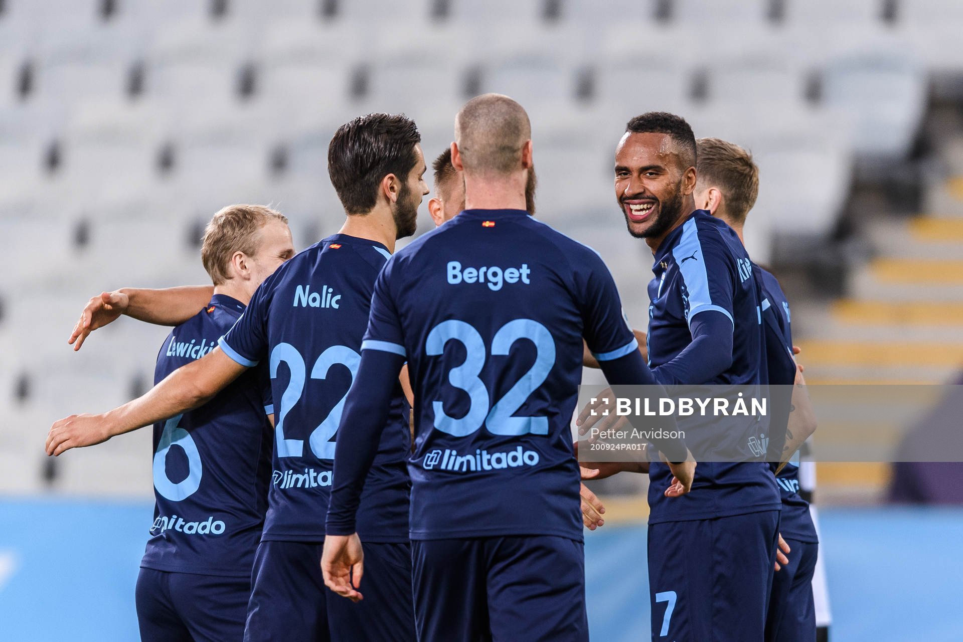 Isaac Kiese Thelin of Malmö FF celebrates the 1-0 goal