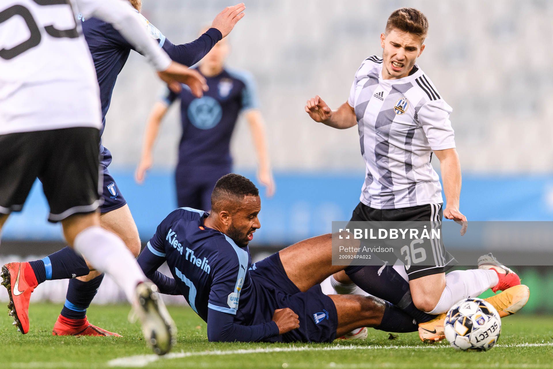 Isaac Kiese Thelin of Malmö FF and Marko Dira of