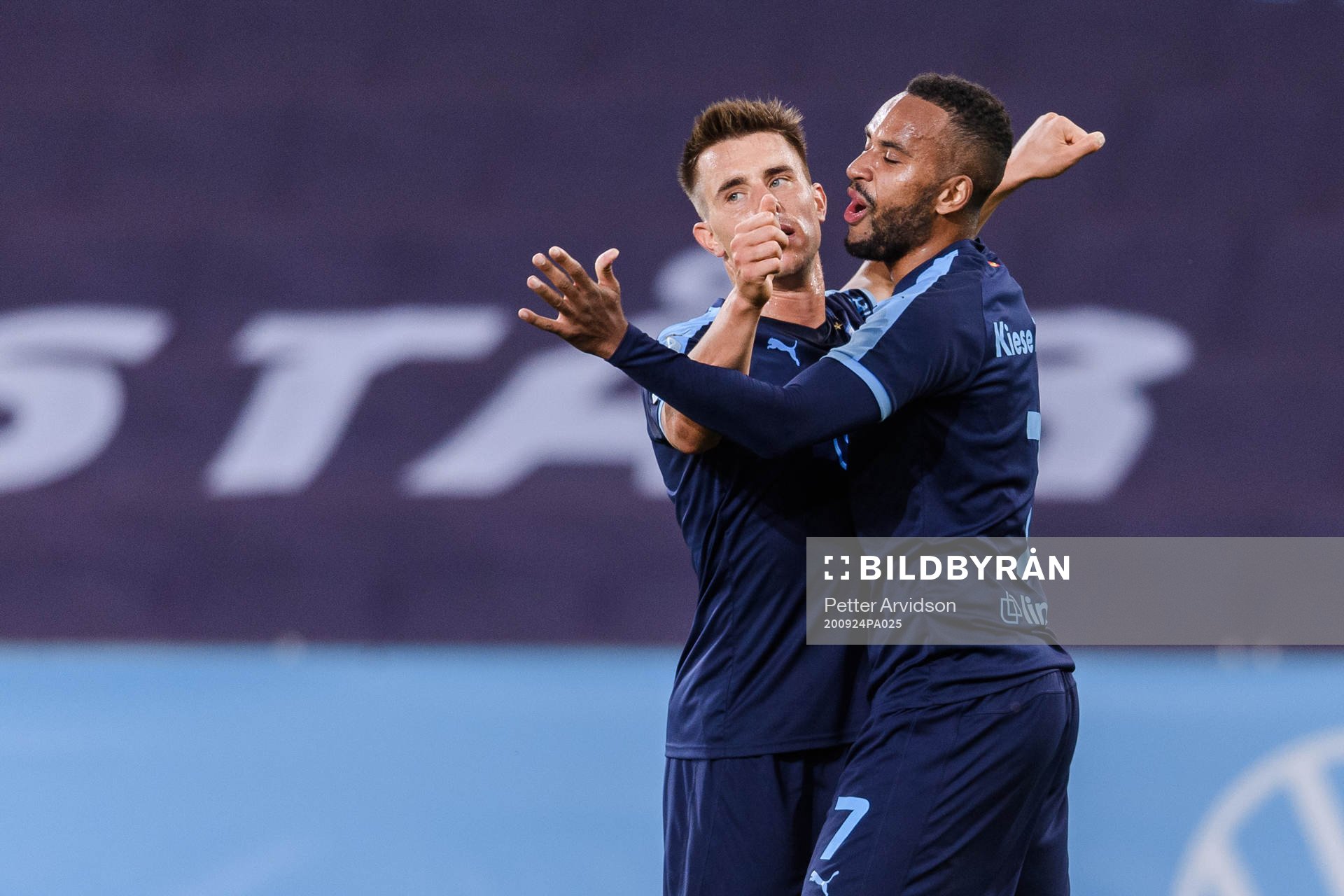 Isaac Kiese Thelin of Malmö FF celebrates with Jonas