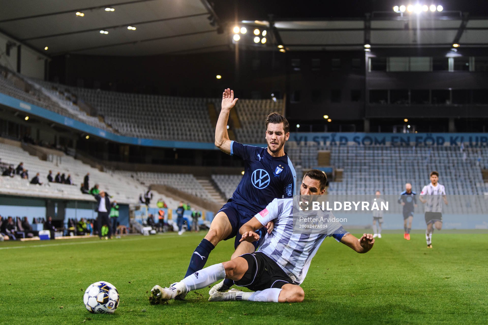 Denis Kolinger of Lokomotiva Zagreb and Adi Nalic of Malmö