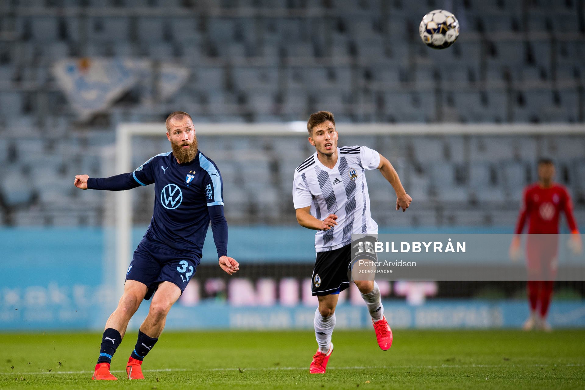 Jo Inge Berget of Malmö FF and Marko Dira of Lokomotiva