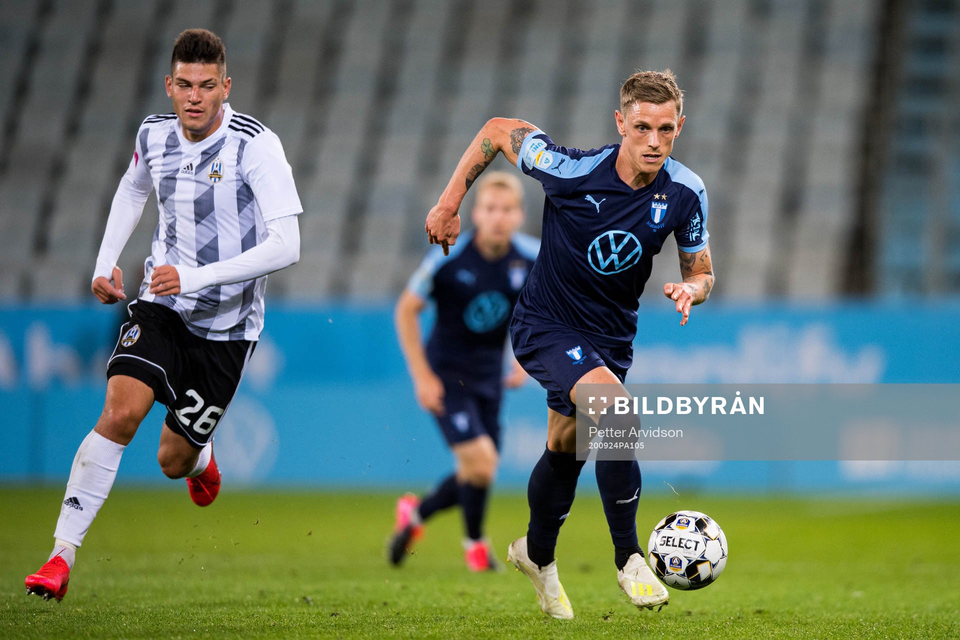 Sören Rieks of Malmö FF and Fran Karacic of Lokomotiva