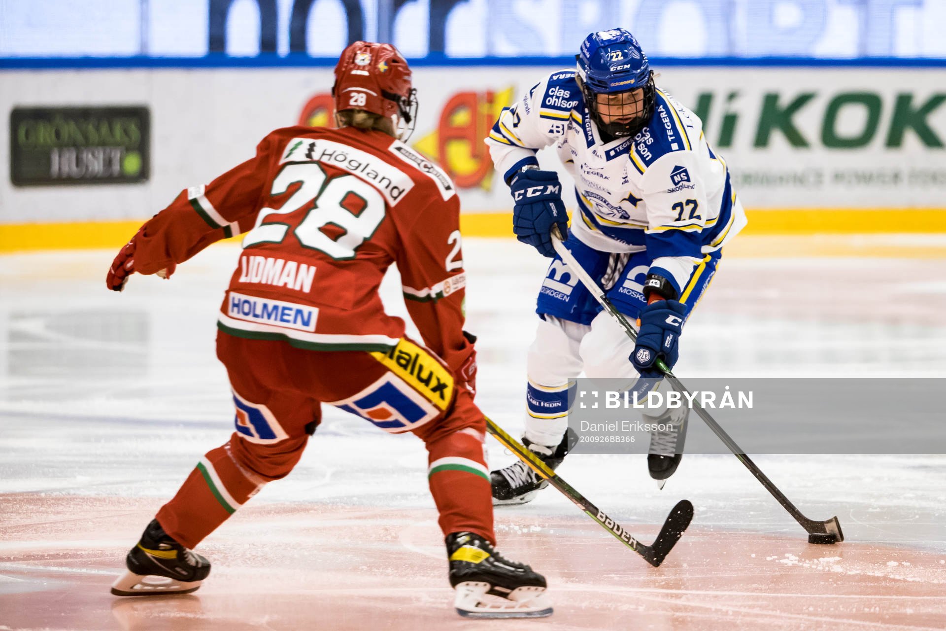 Modos Olivia Carlsson och Leksands målvakt Amanda Johansson