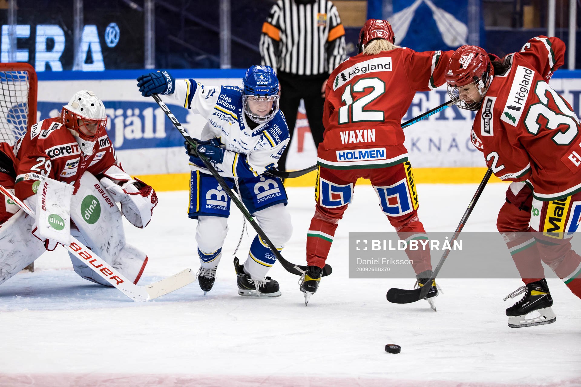 Modos målvakt Klara Peslarova och Leksands Wilma Johansson