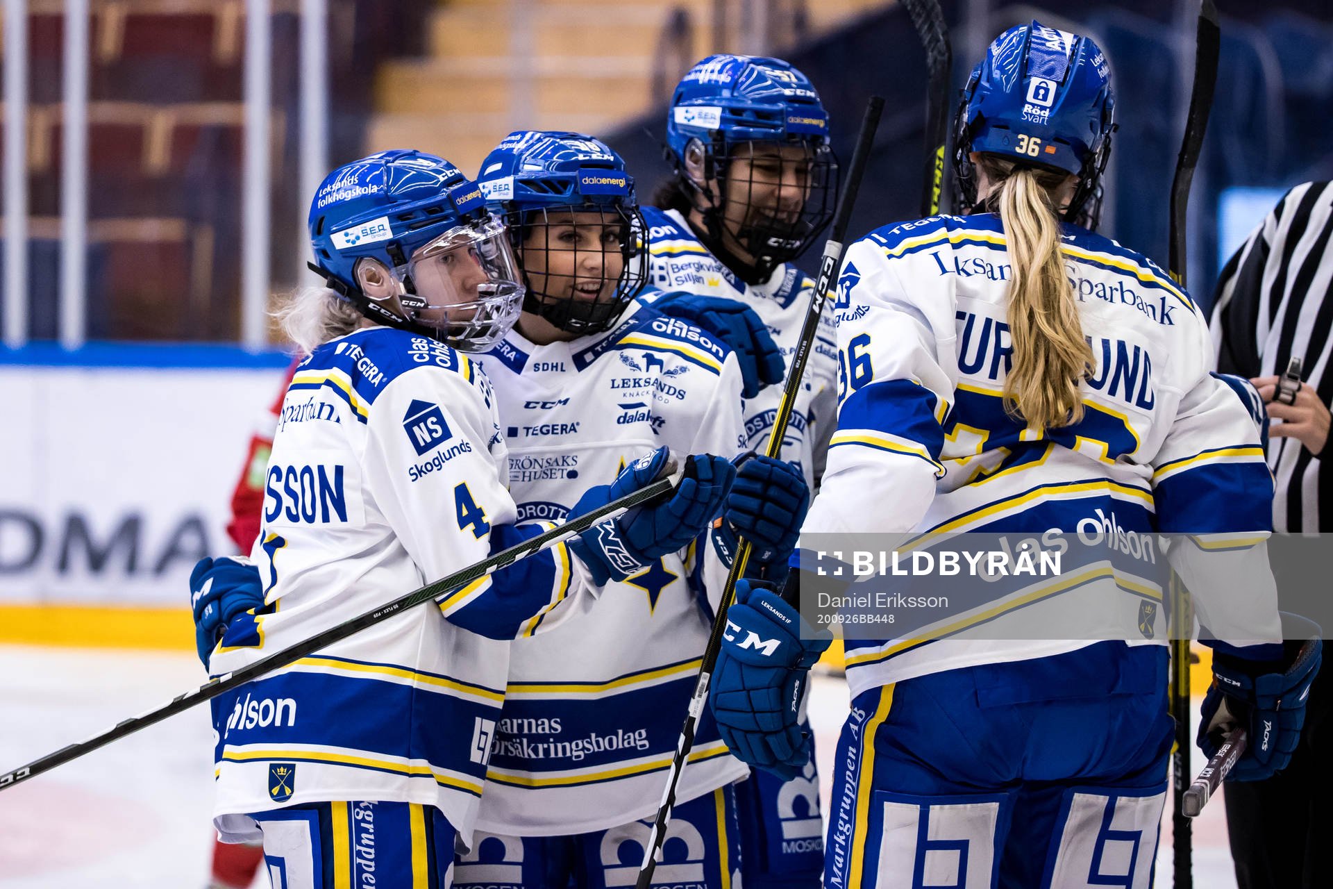 Leksands Wilma Johansson jublar med Leksands Linnea Sjölund
