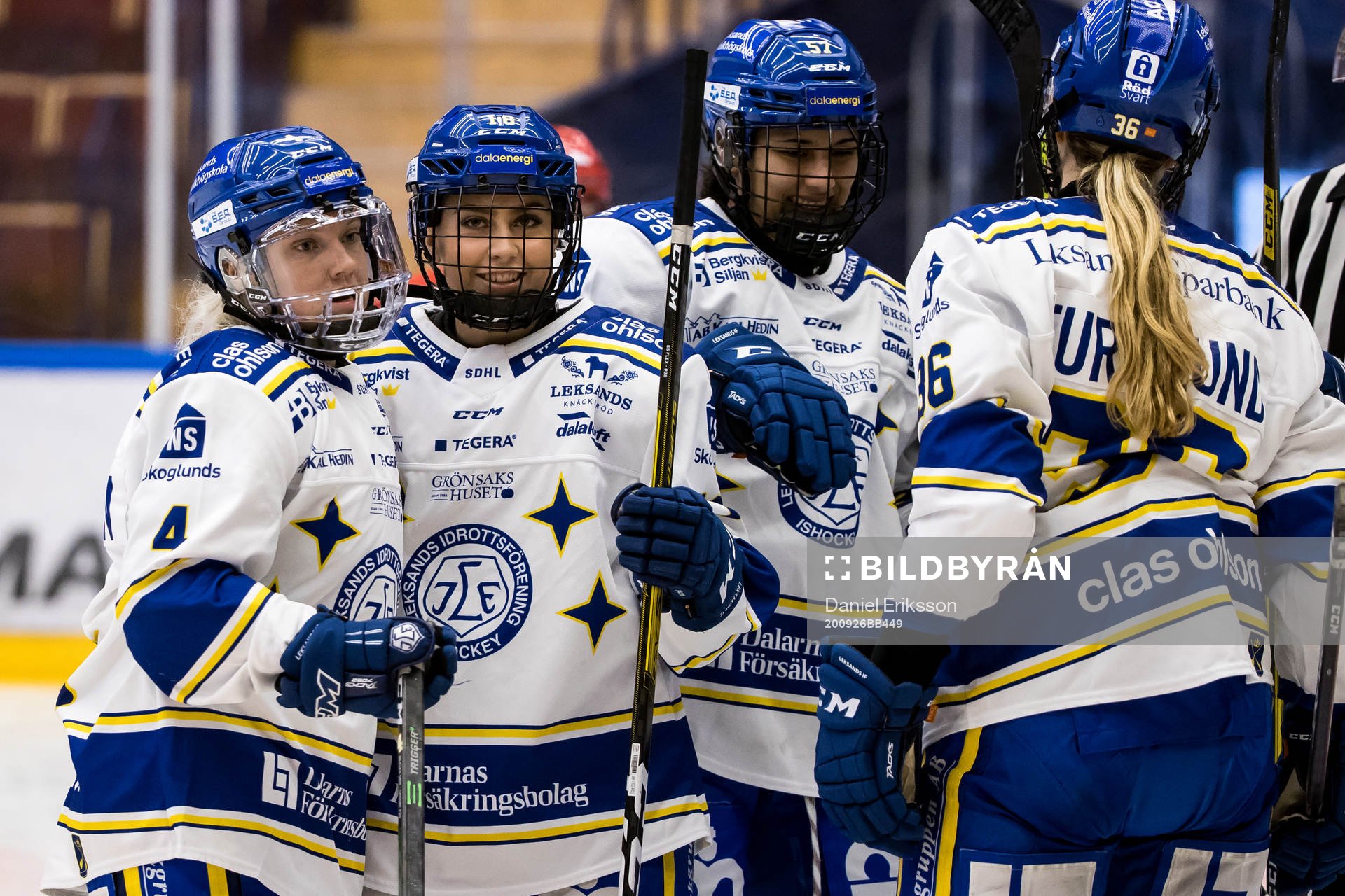 Leksands Wilma Johansson jublar med Leksands Linnea Sjölund