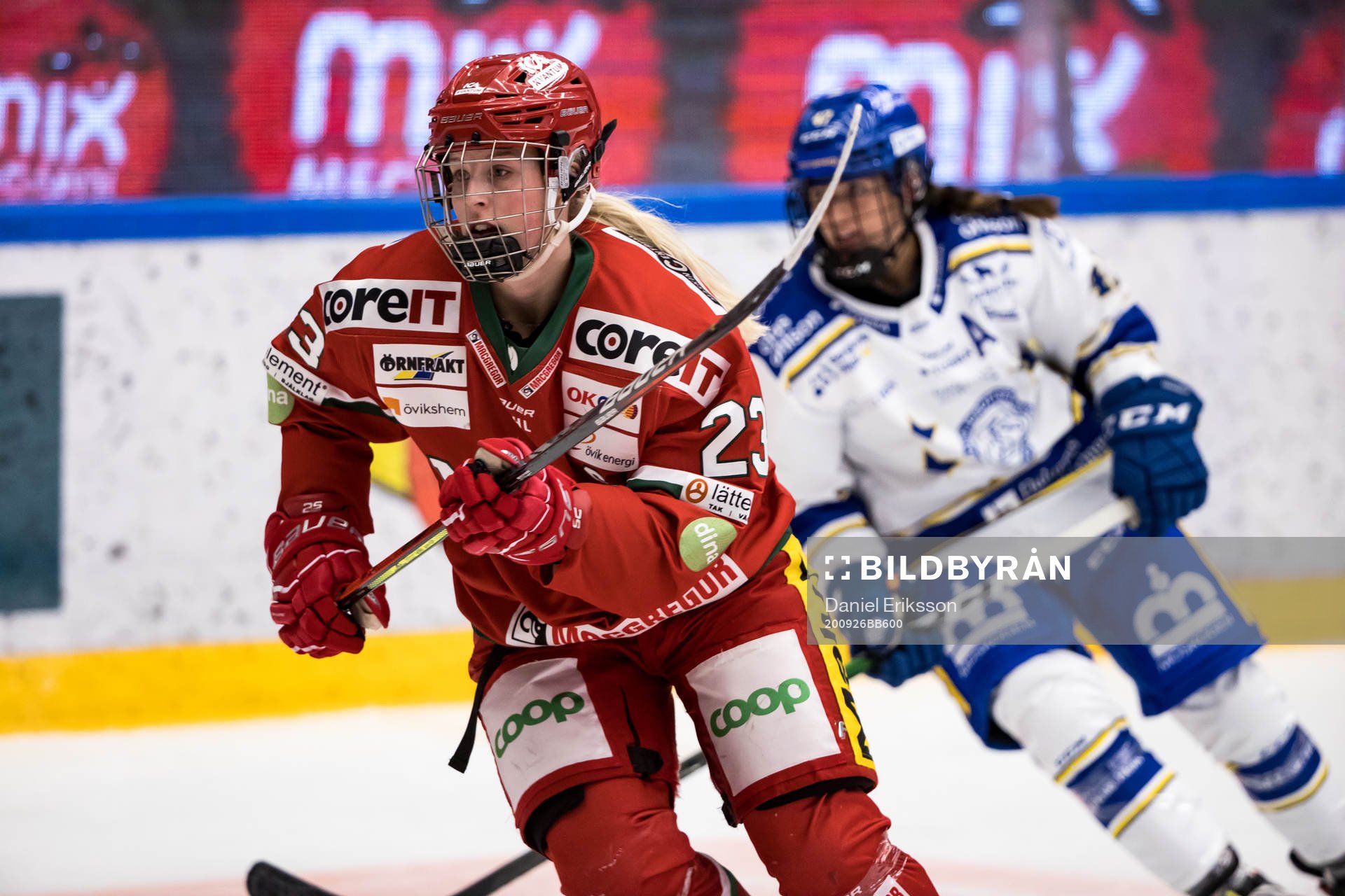 Modos Olivia Carlssonunder ishockeymatchen i SDHL mellan